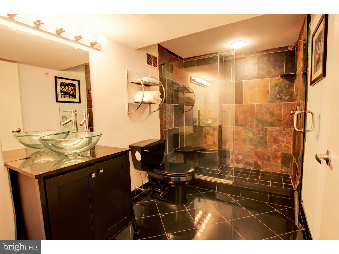 LOGAN SQUARE - Residential