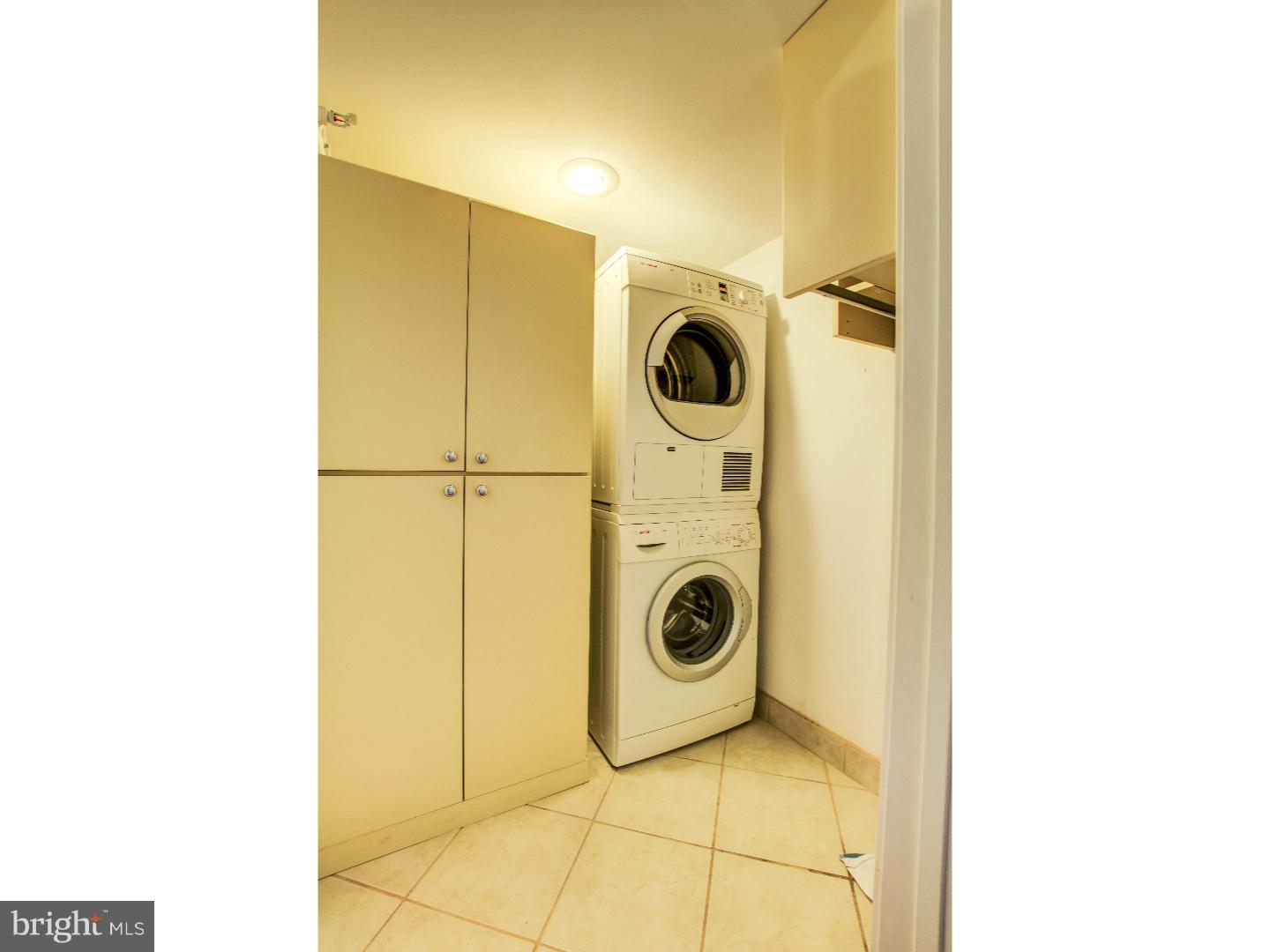 LOGAN SQUARE - Residential