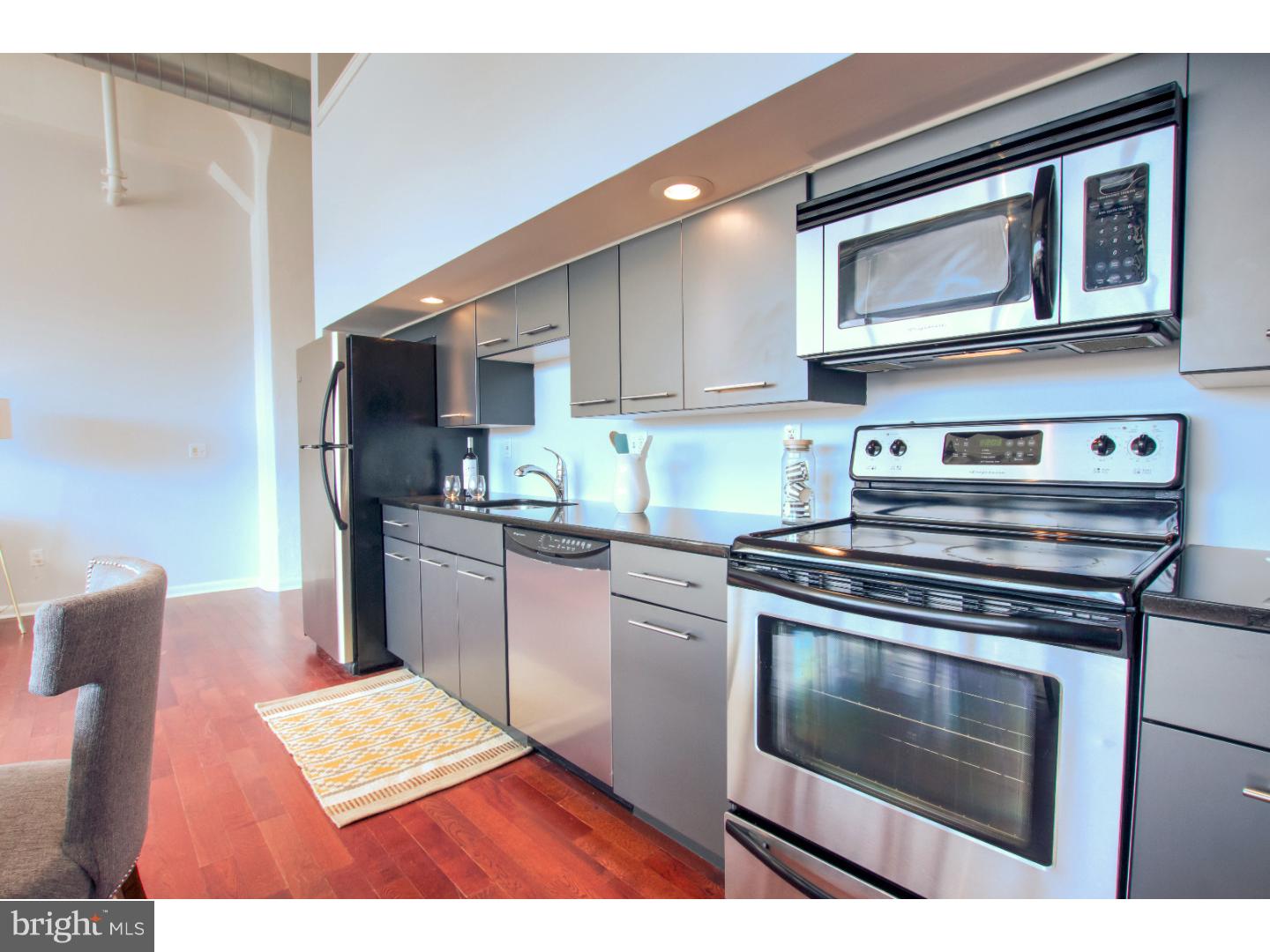 LOGAN SQUARE - Residential