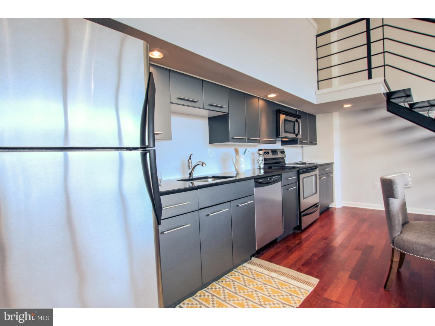 LOGAN SQUARE - Residential