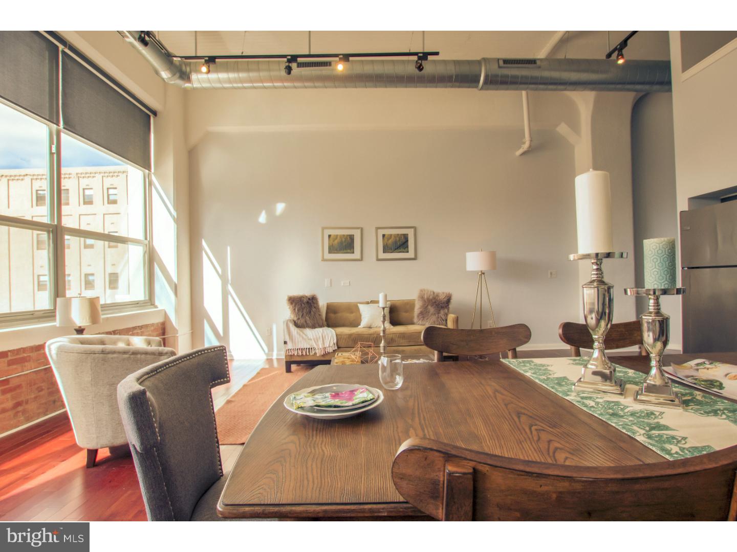 LOGAN SQUARE - Residential