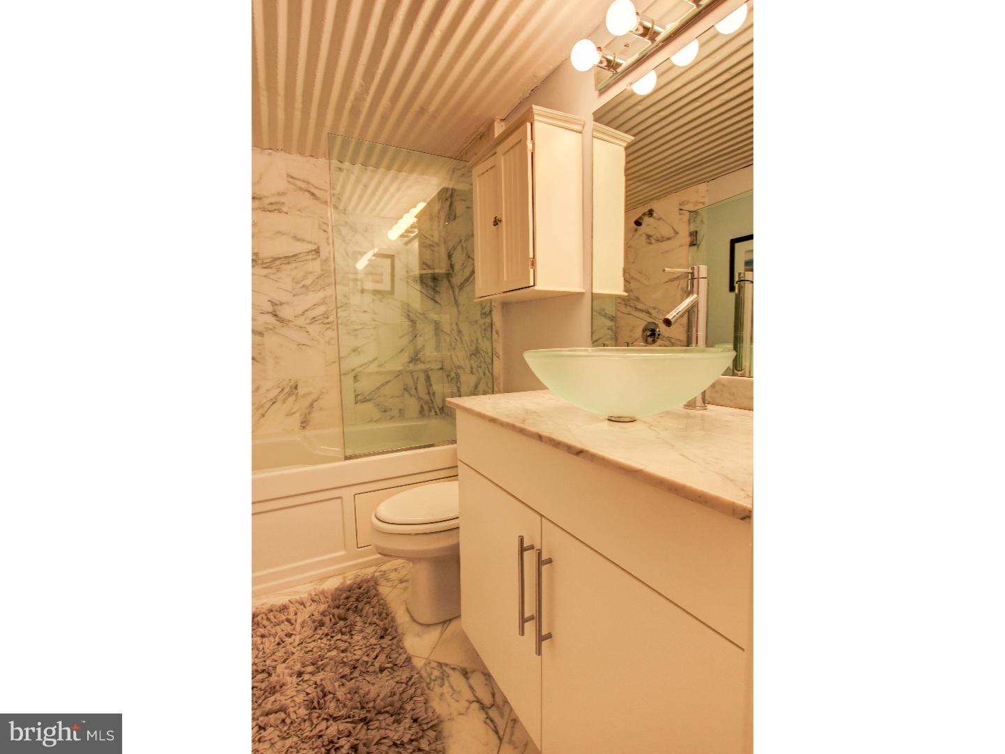 LOGAN SQUARE - Residential