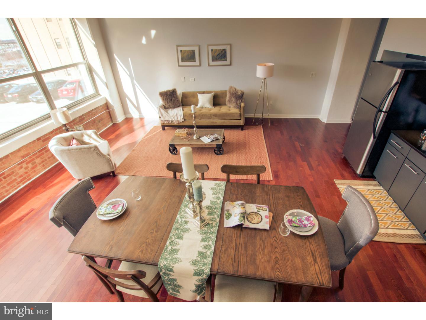 LOGAN SQUARE - Residential