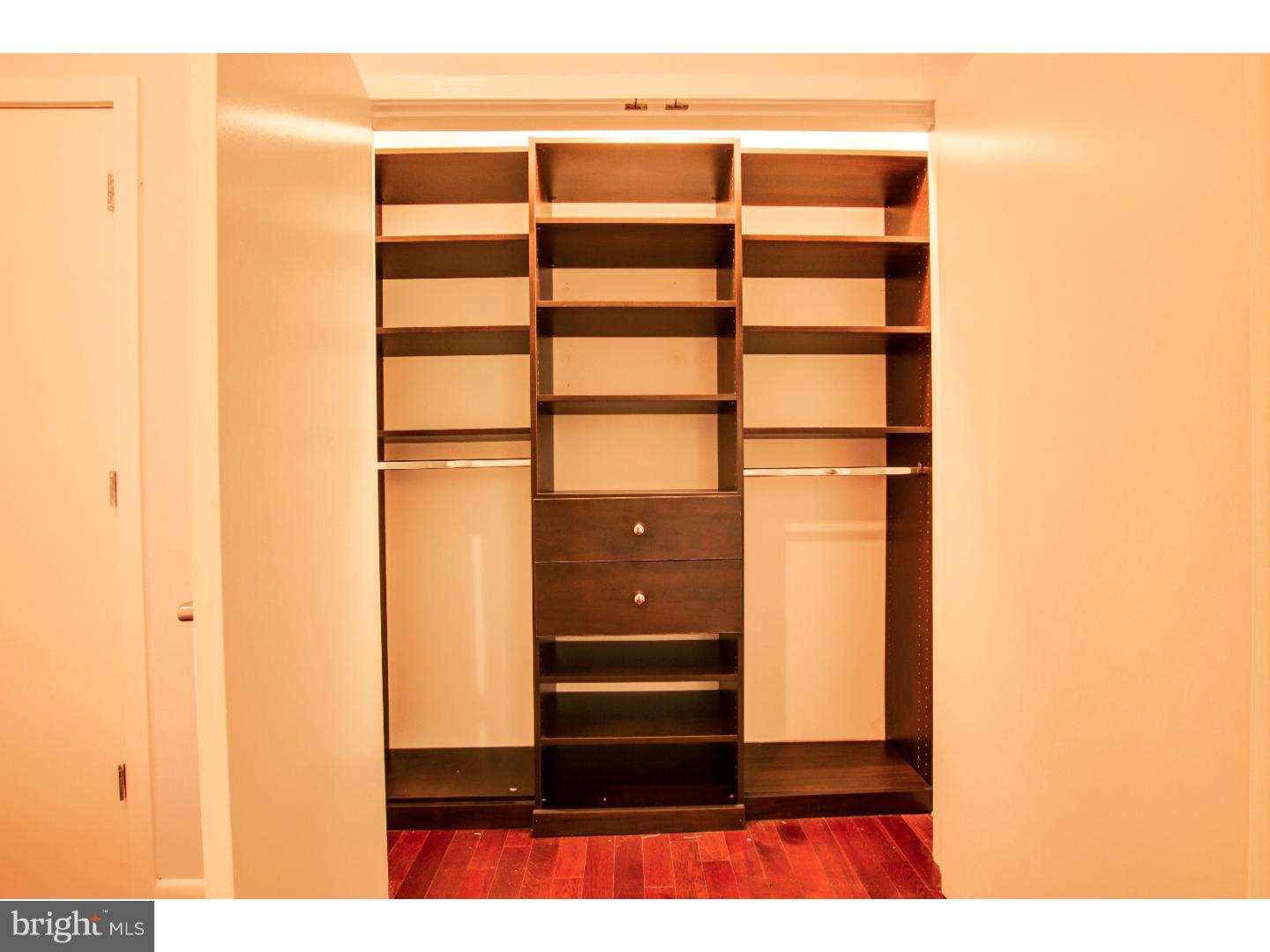 LOGAN SQUARE - Residential
