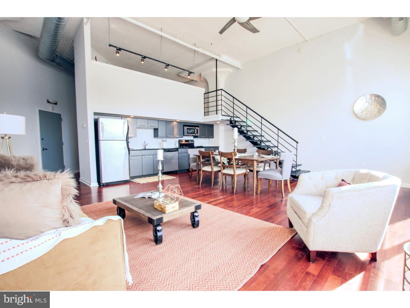 LOGAN SQUARE - Residential