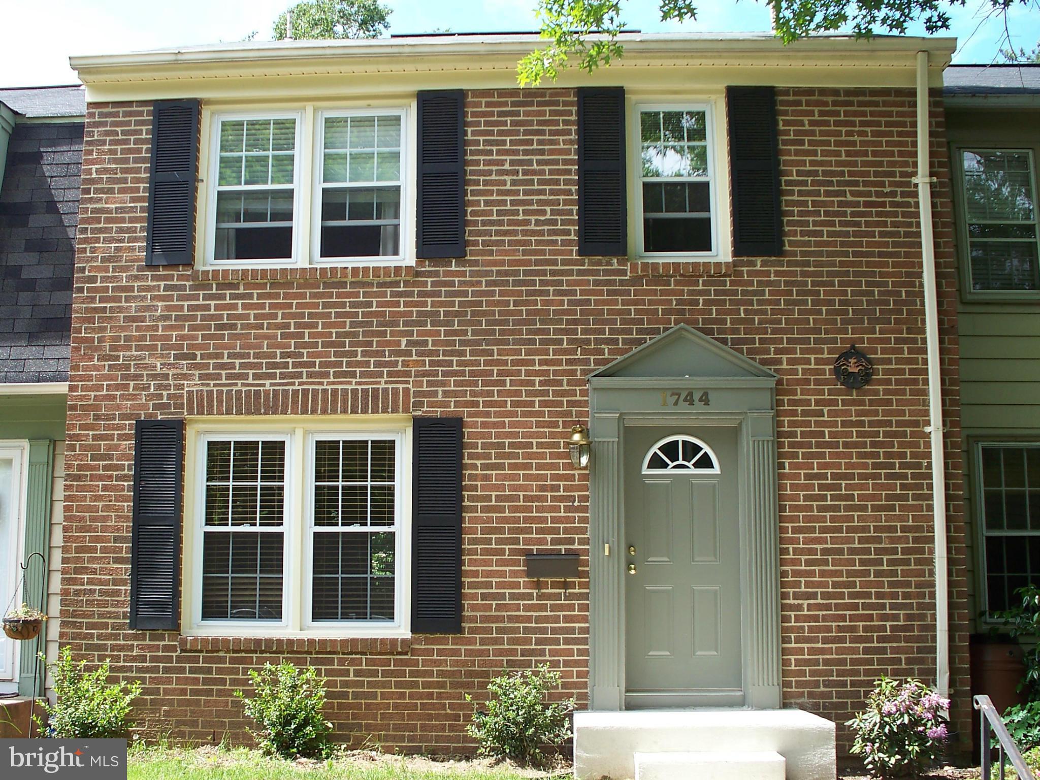 LOVELY 3BR HOME W/DECK IN CROFTON**PREFER NO SMOKING AND NO PETS, WILL CONSIDER CASE BY CASE THOUGH**