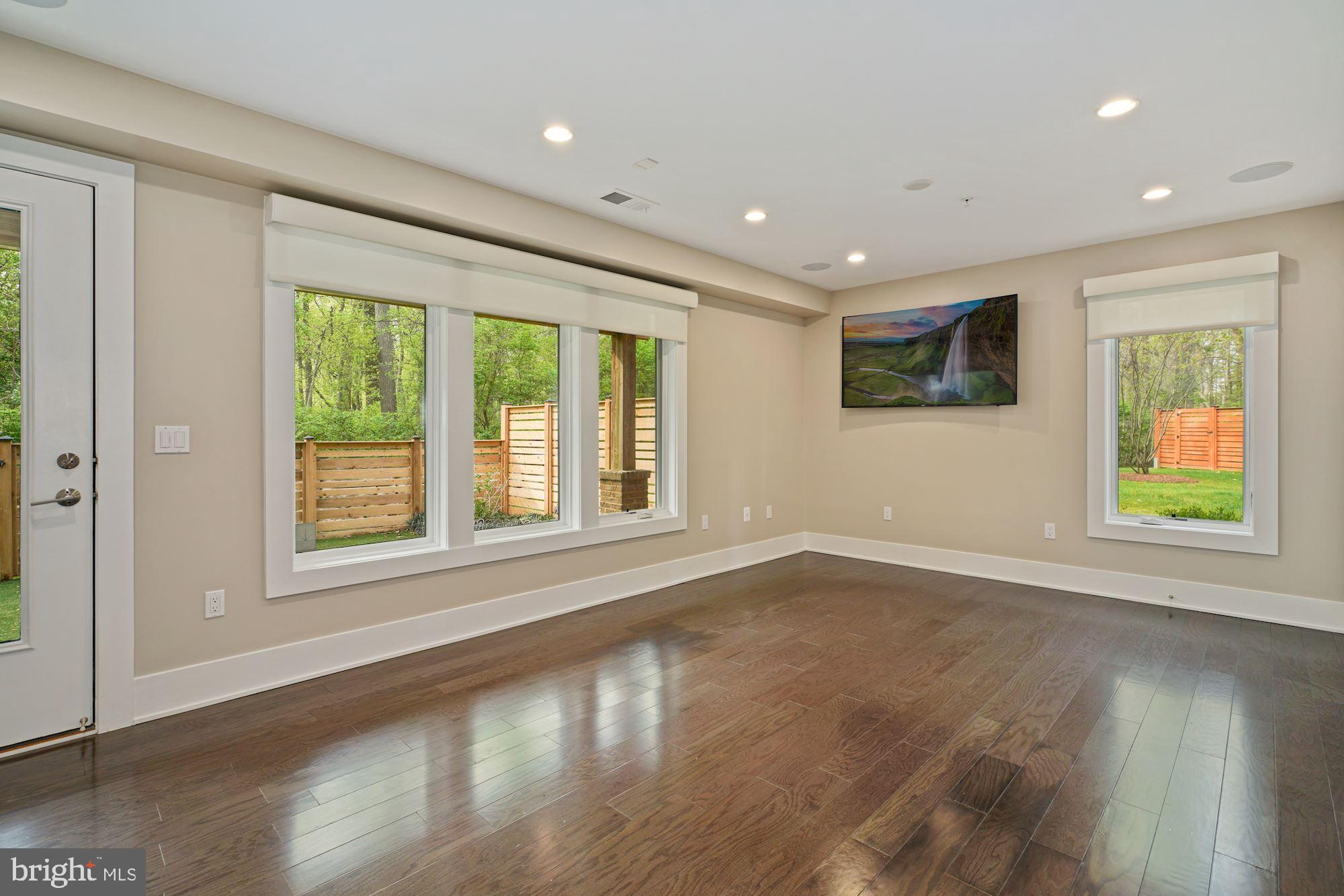 GROSVENOR HEIGHTS - Residential