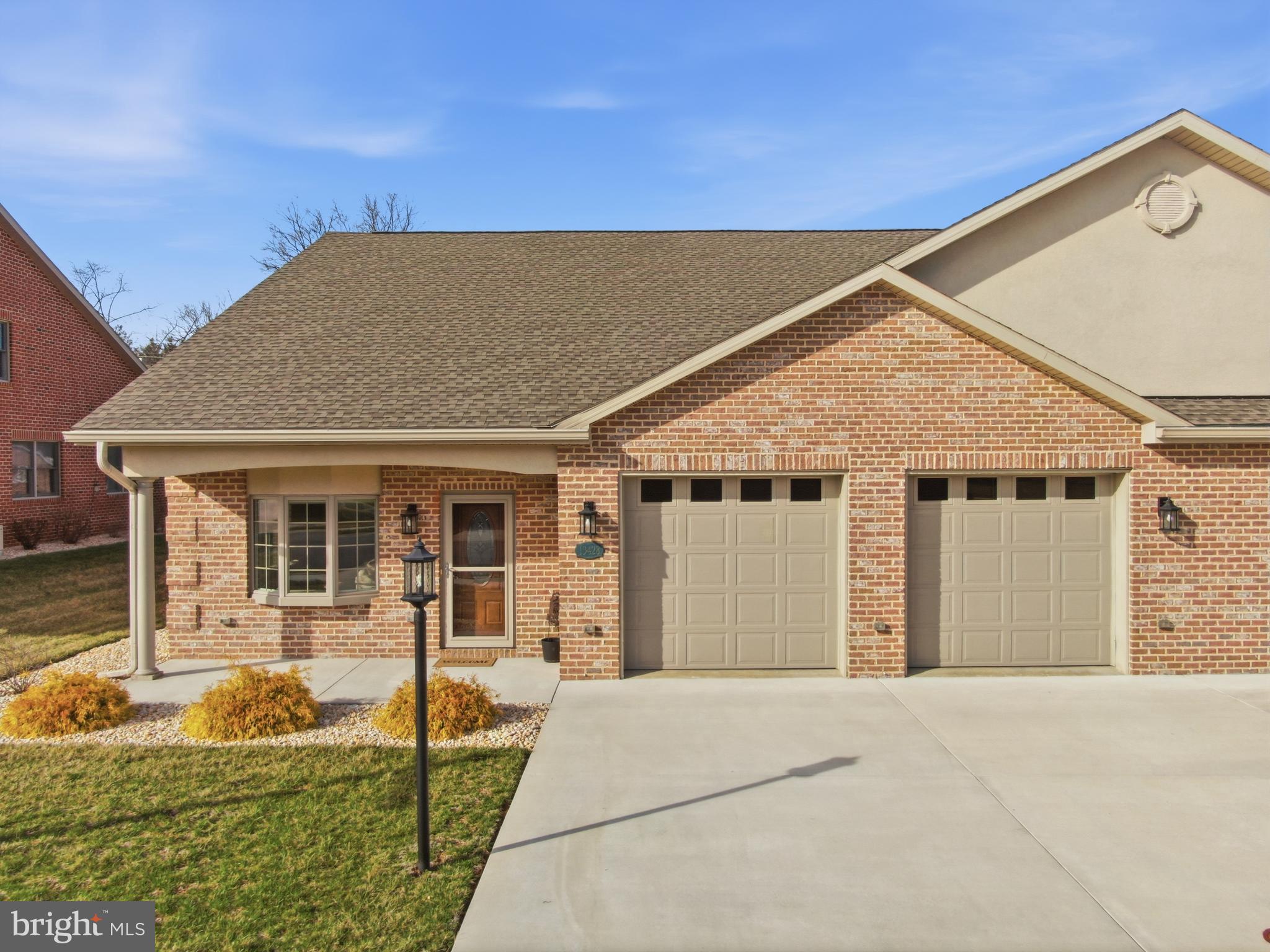 EMERALD POINTE - Residential