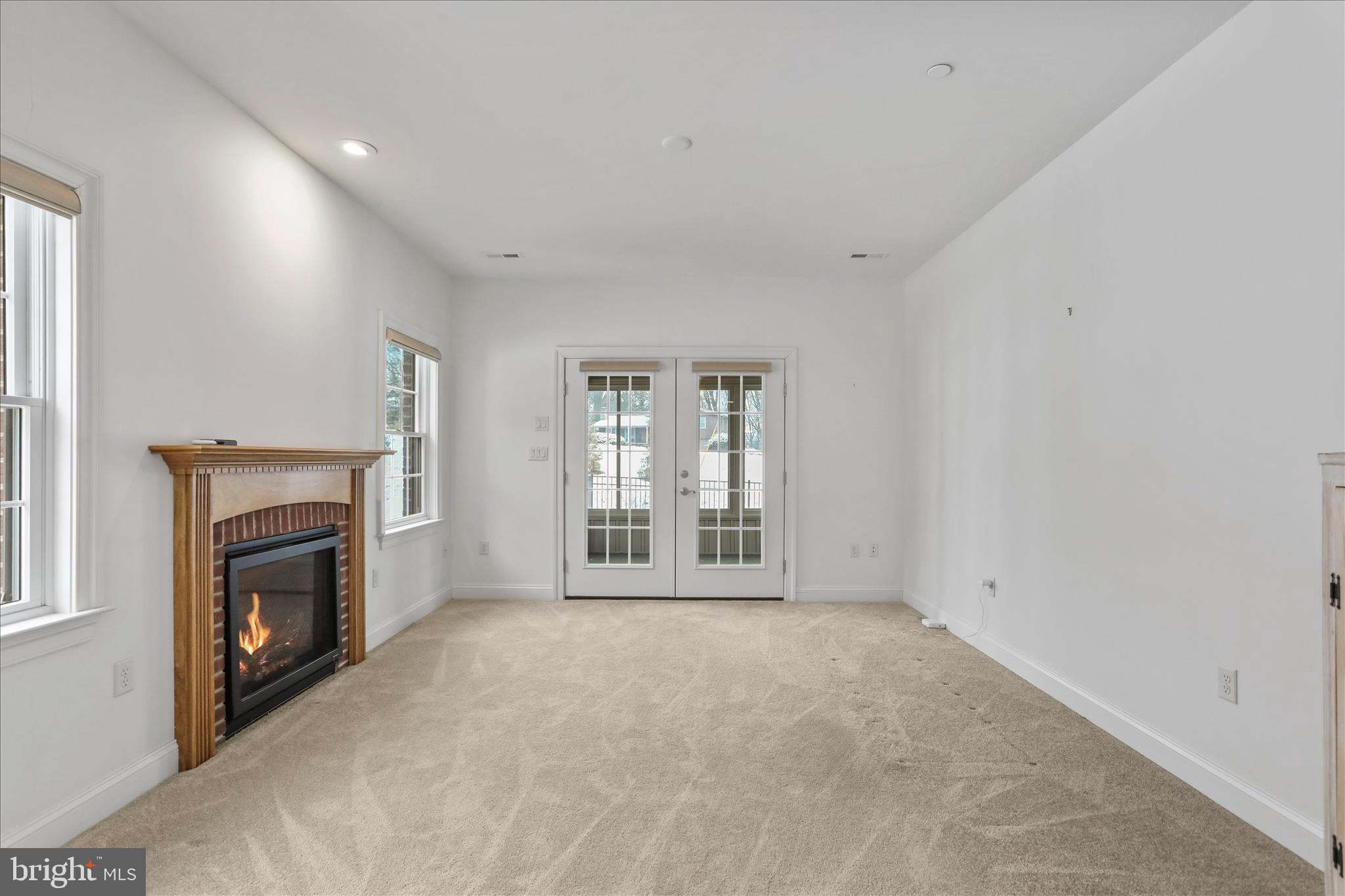 EMERALD POINTE - Residential