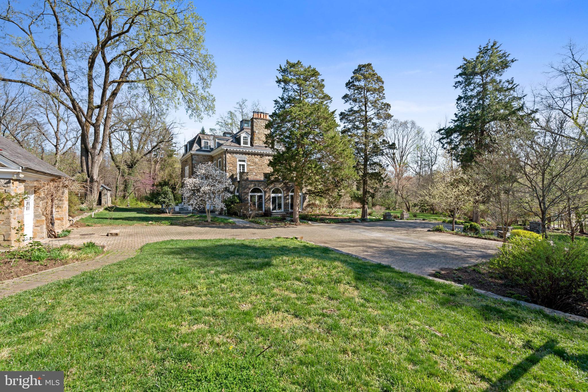 FOREST HILLS - Residential