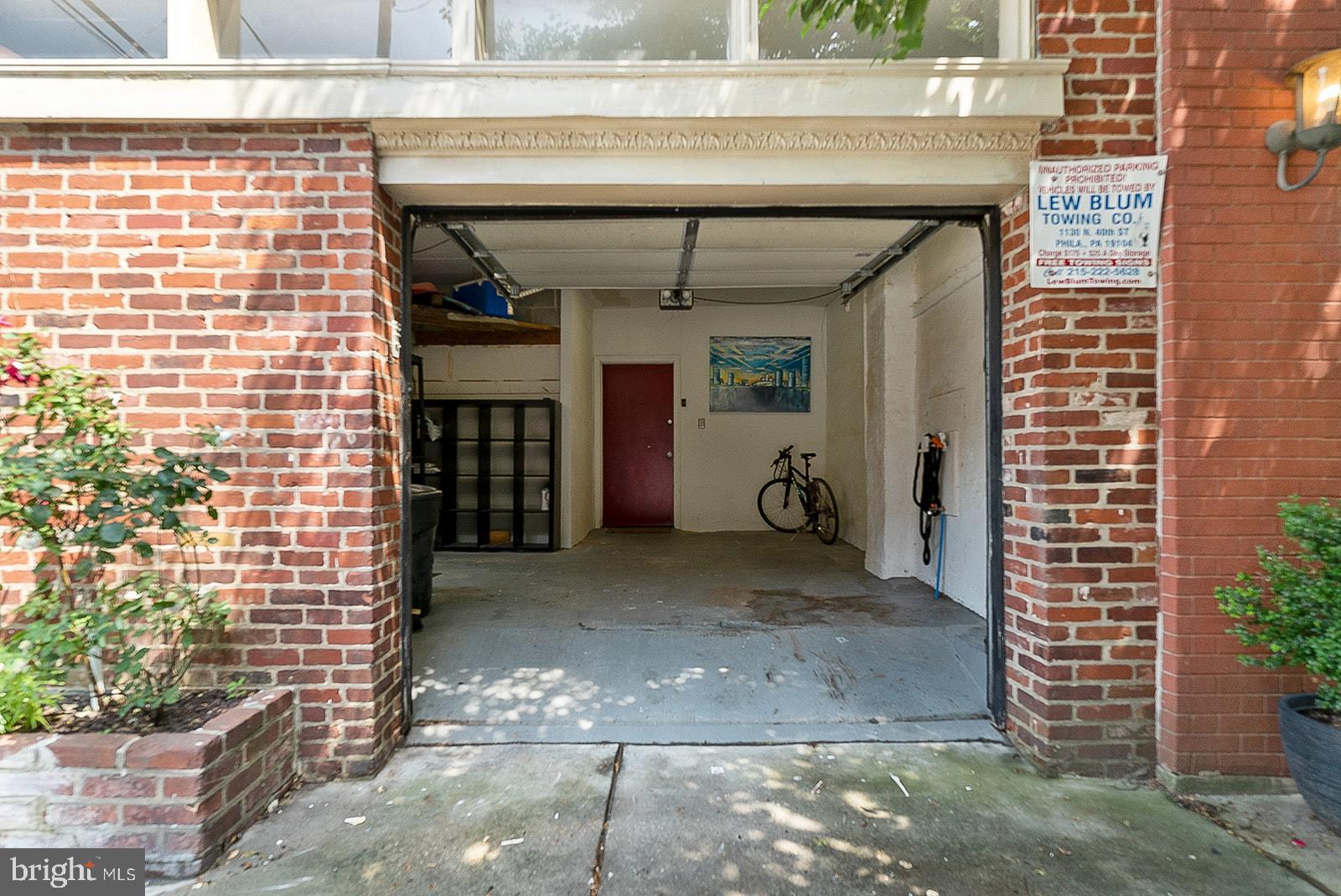 QUEEN VILLAGE - Residential