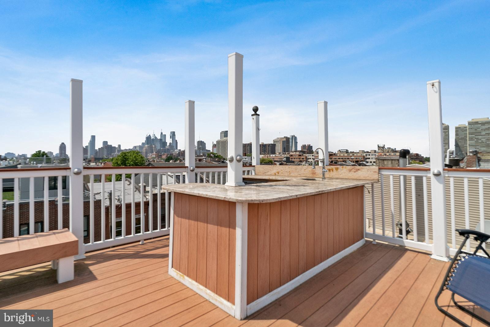 QUEEN VILLAGE - Residential