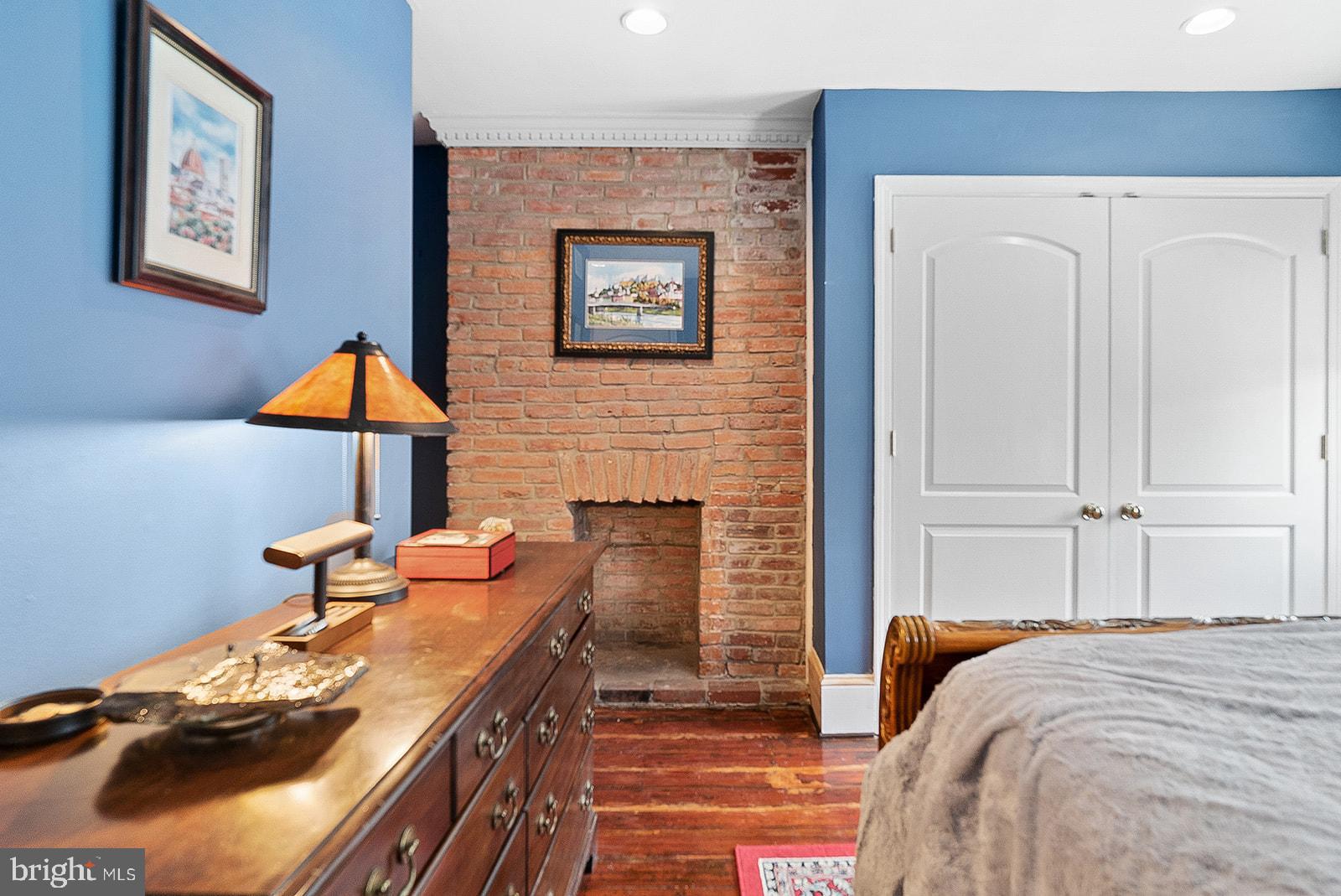 QUEEN VILLAGE - Residential