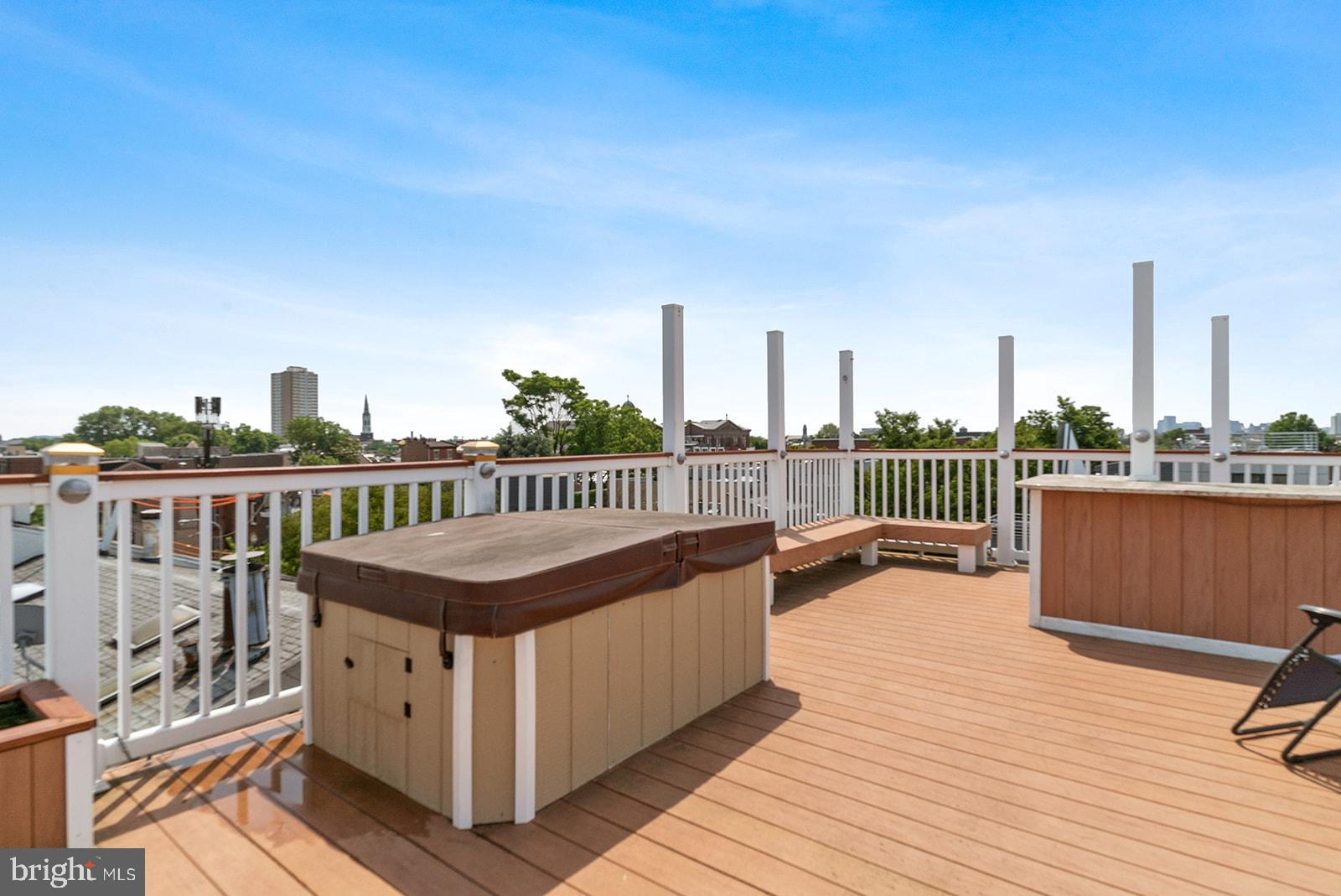 QUEEN VILLAGE - Residential