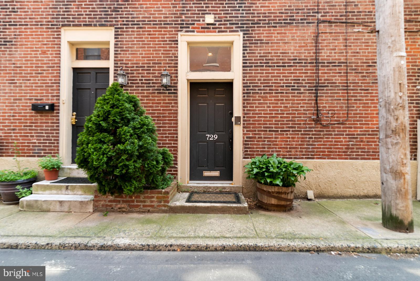 QUEEN VILLAGE - Residential