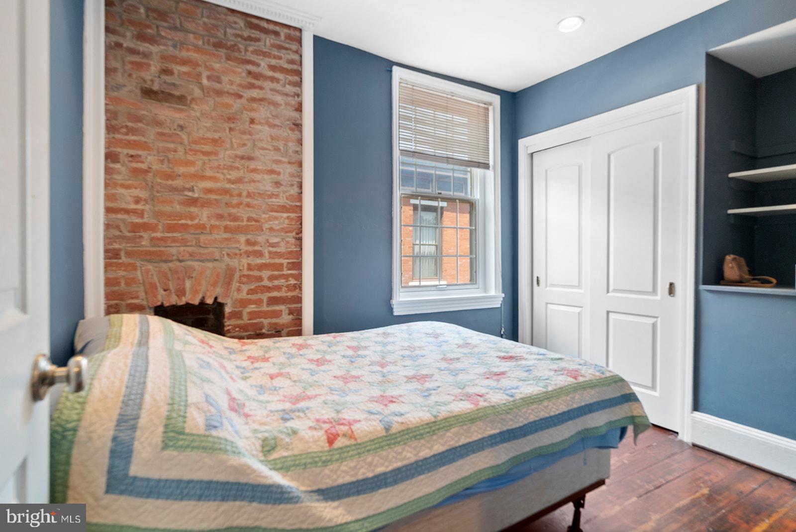 QUEEN VILLAGE - Residential