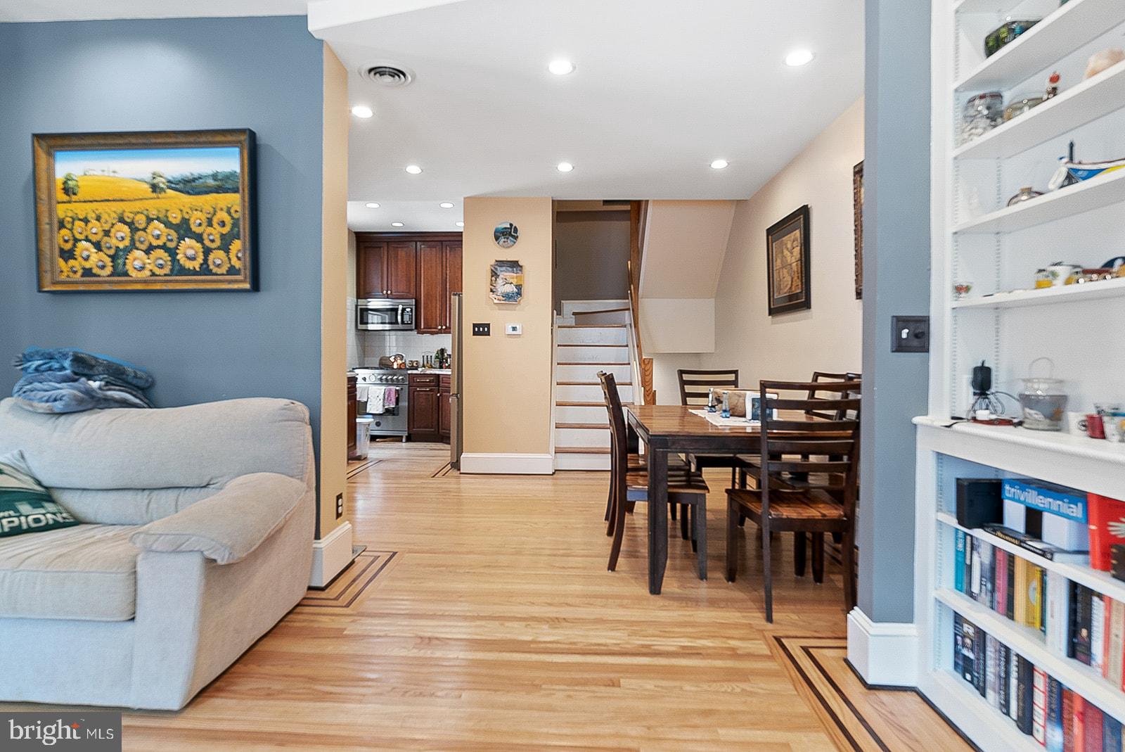 QUEEN VILLAGE - Residential