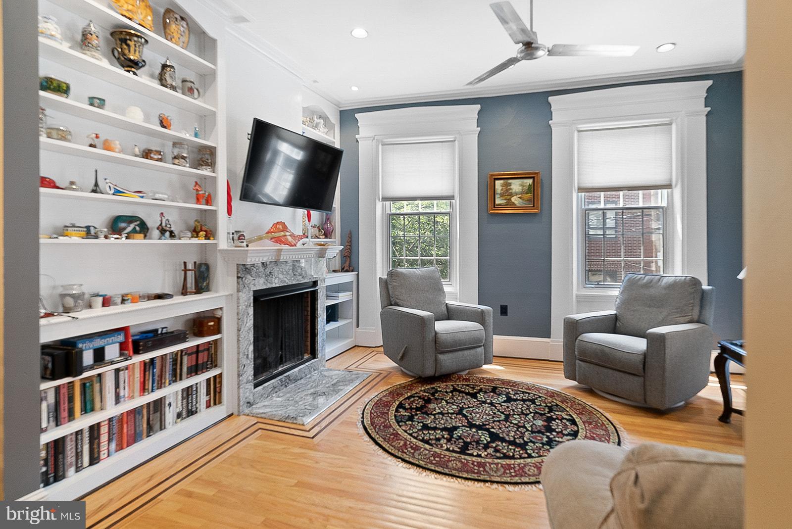 QUEEN VILLAGE - Residential