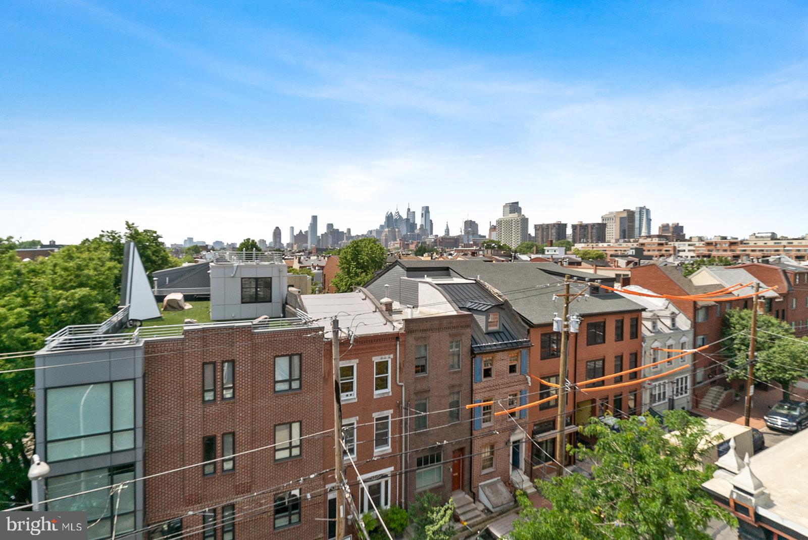QUEEN VILLAGE - Residential