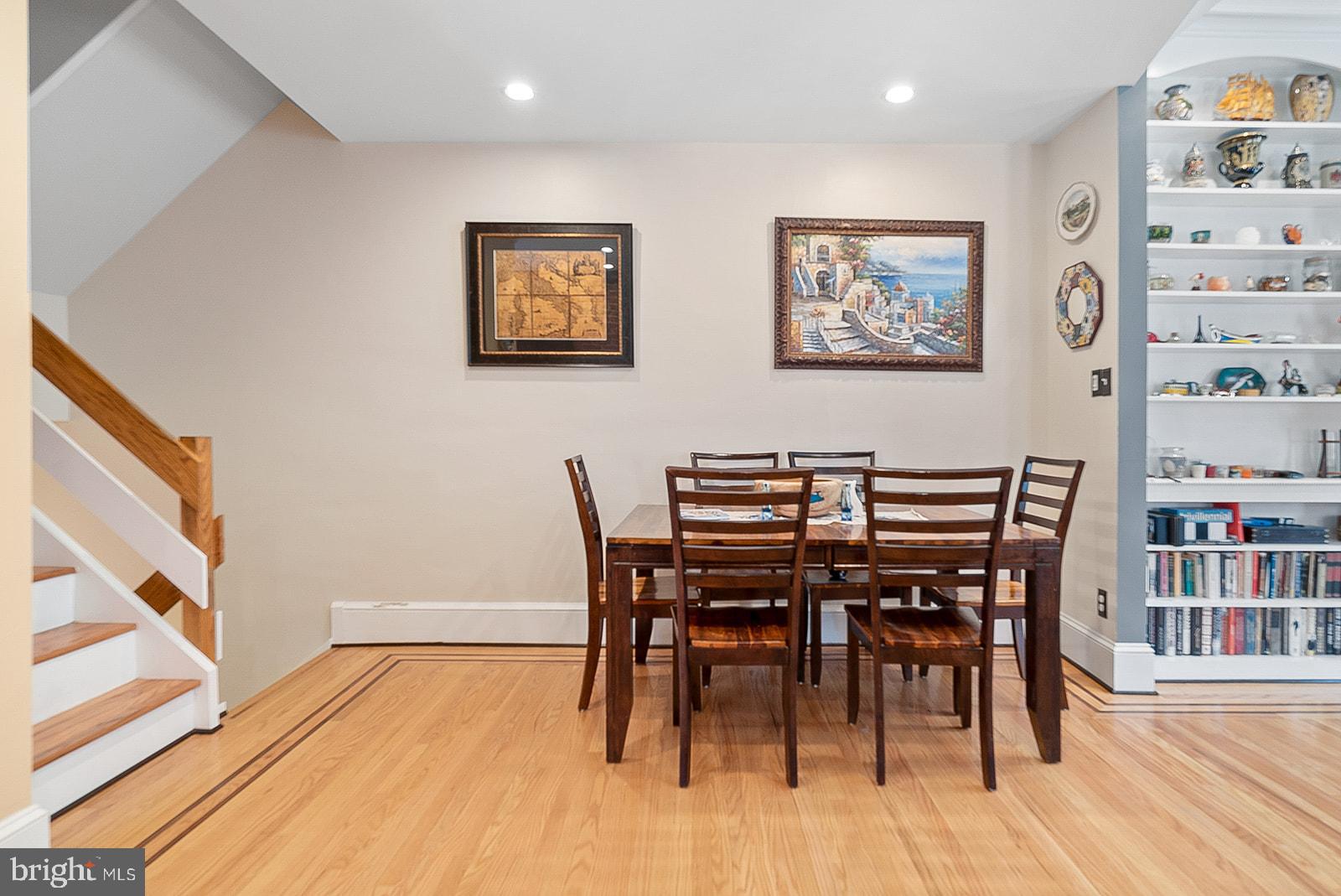 QUEEN VILLAGE - Residential