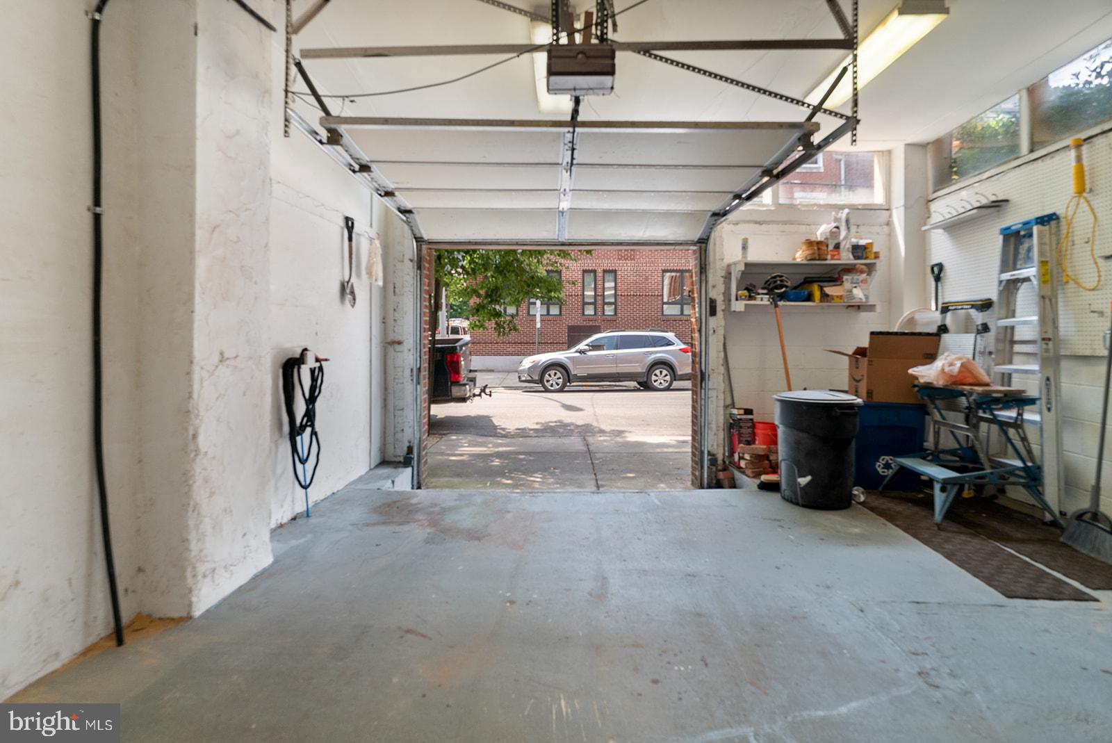 QUEEN VILLAGE - Residential