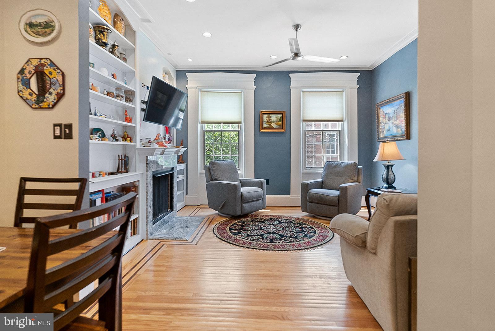 QUEEN VILLAGE - Residential