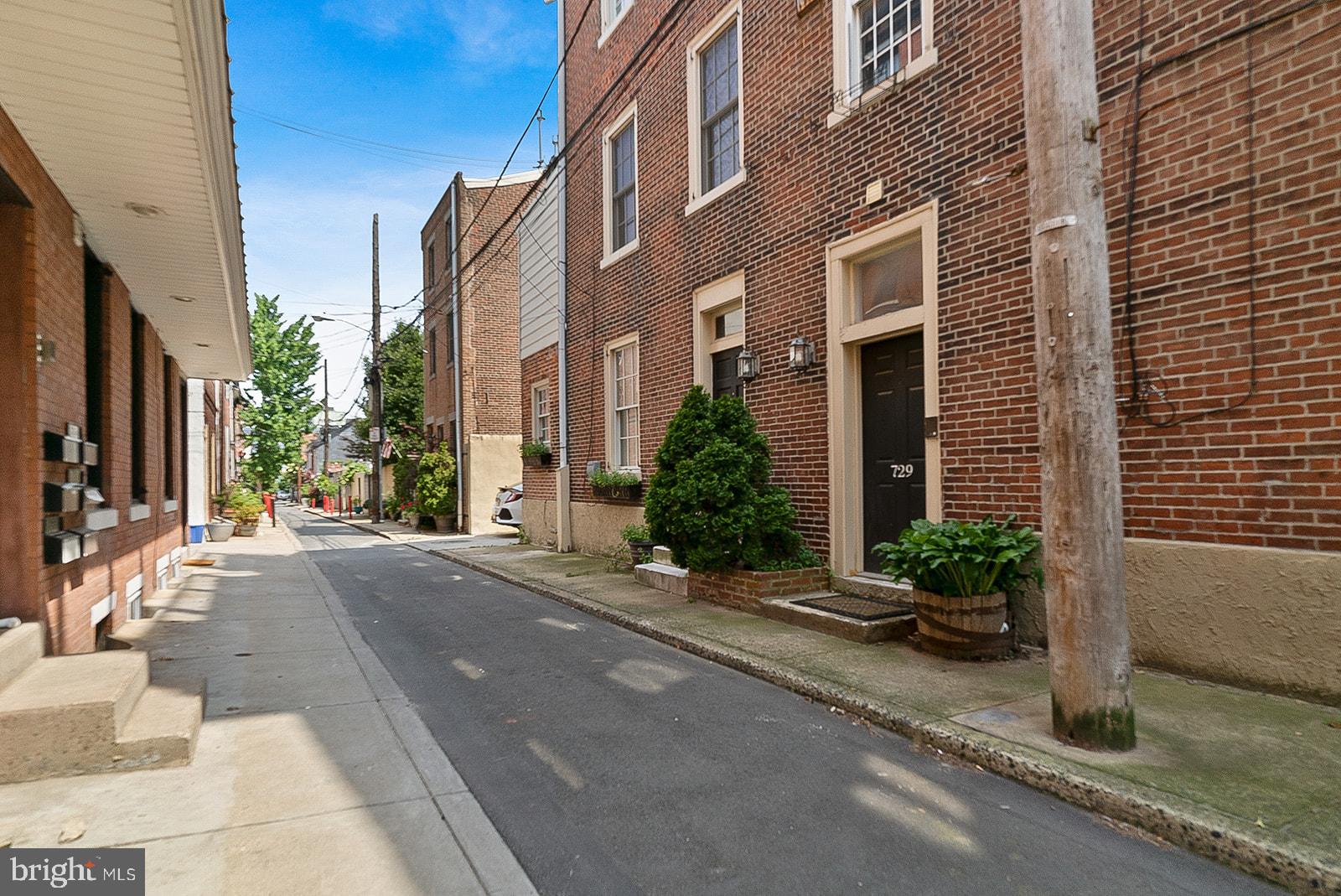 QUEEN VILLAGE - Residential
