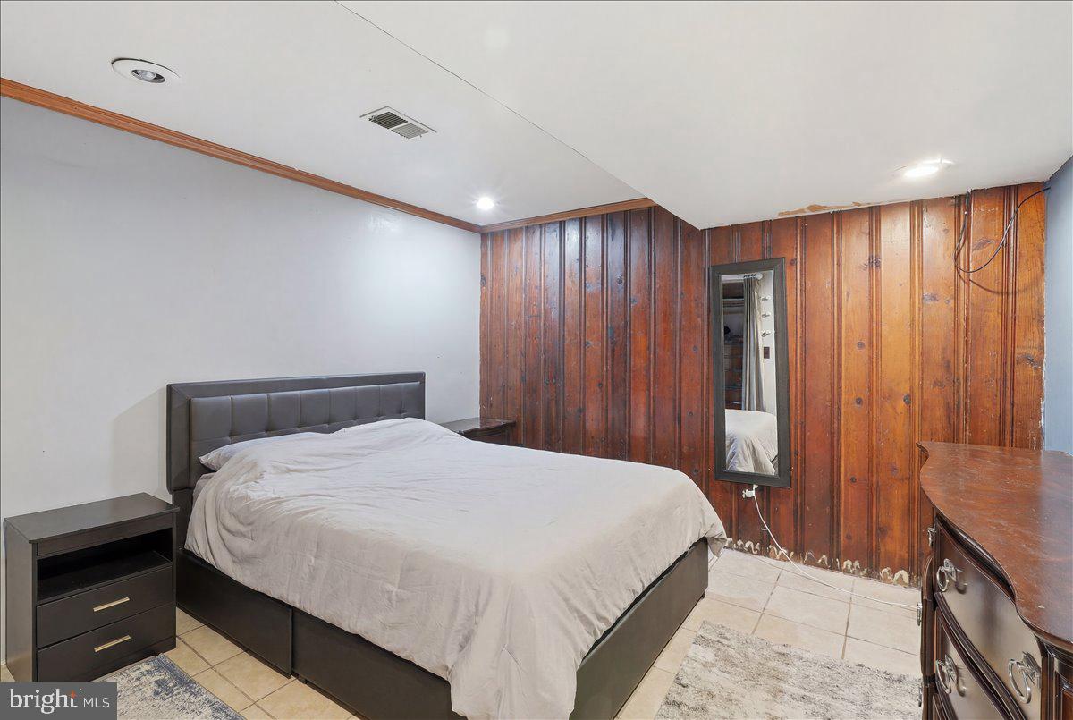 CHRIS MAR MANOR - Residential