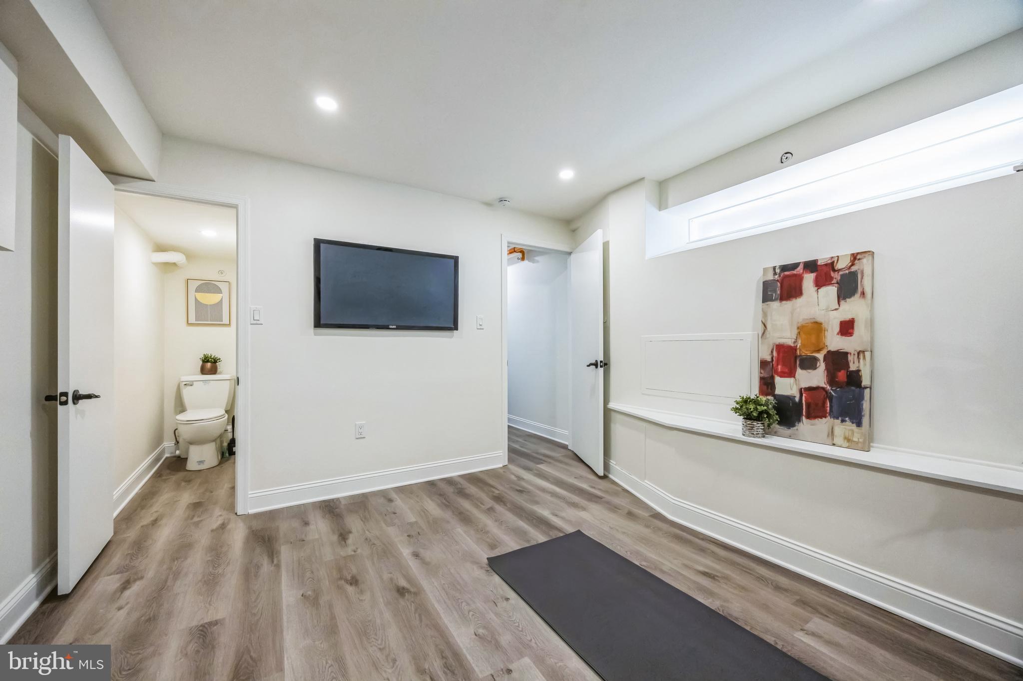 WASHINGTON SQ WEST - Residential Income