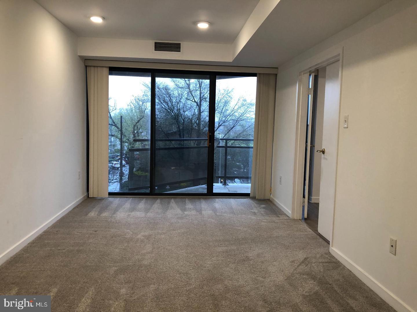 ROSSLYN - Residential Lease