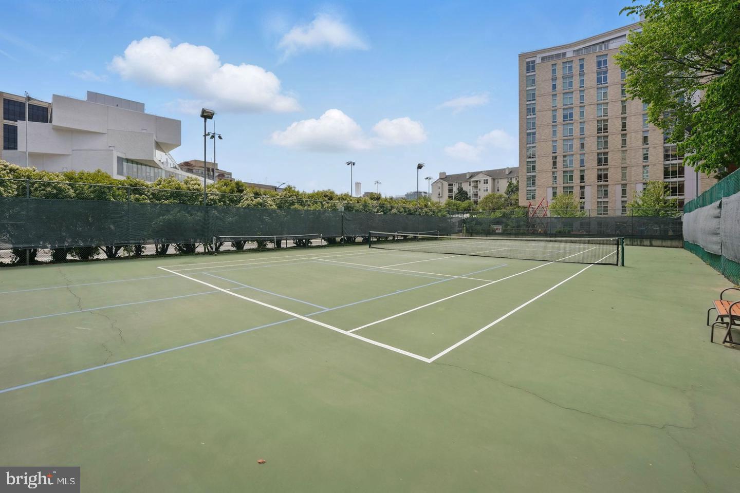 ROSSLYN - Residential Lease