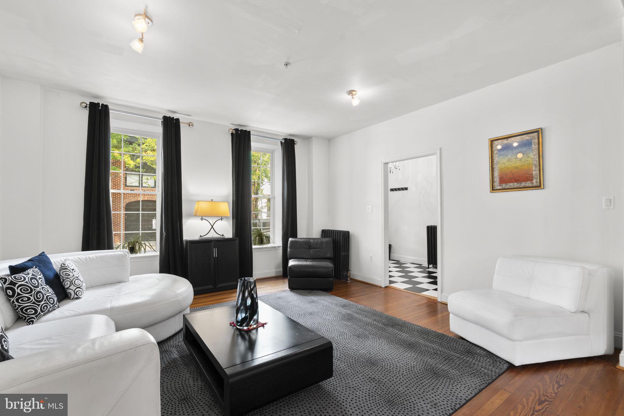 LITTLE ITALY - Commercial Sale