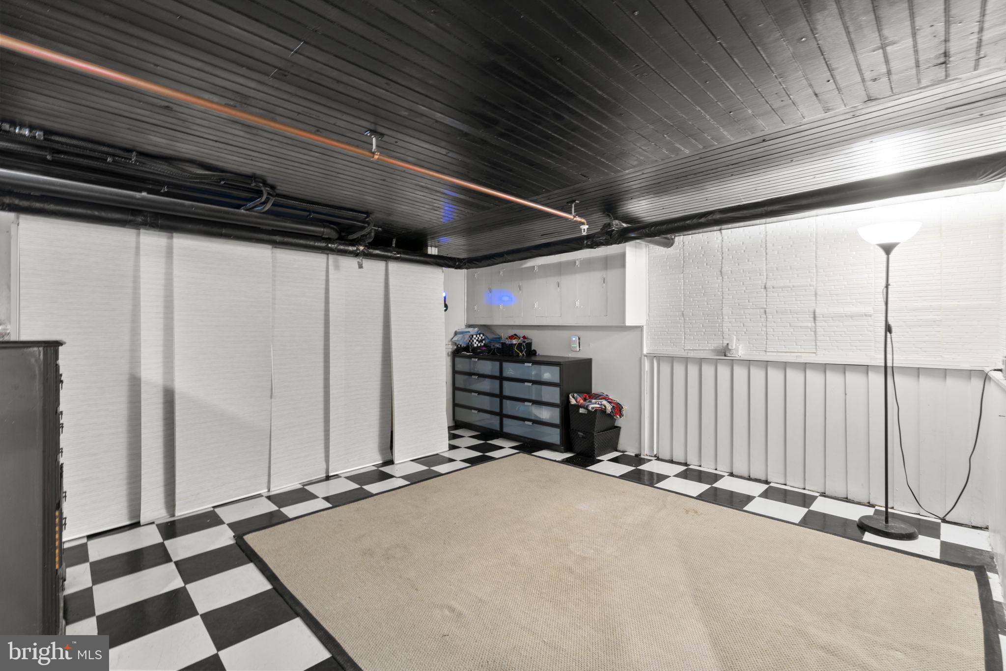 LITTLE ITALY - Commercial Sale