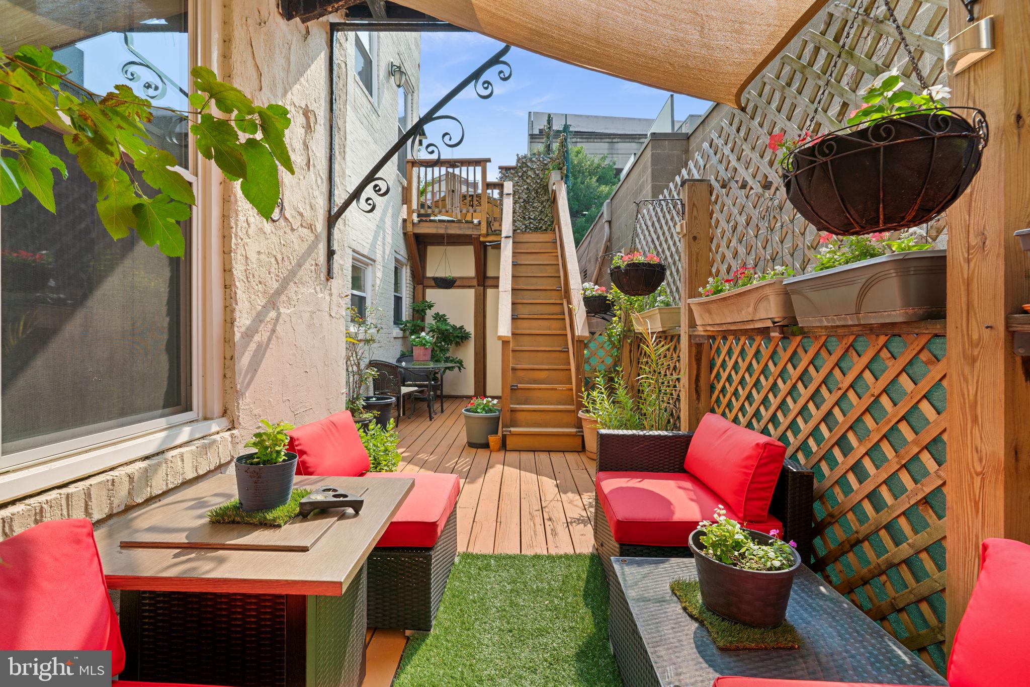 LITTLE ITALY - Commercial Sale
