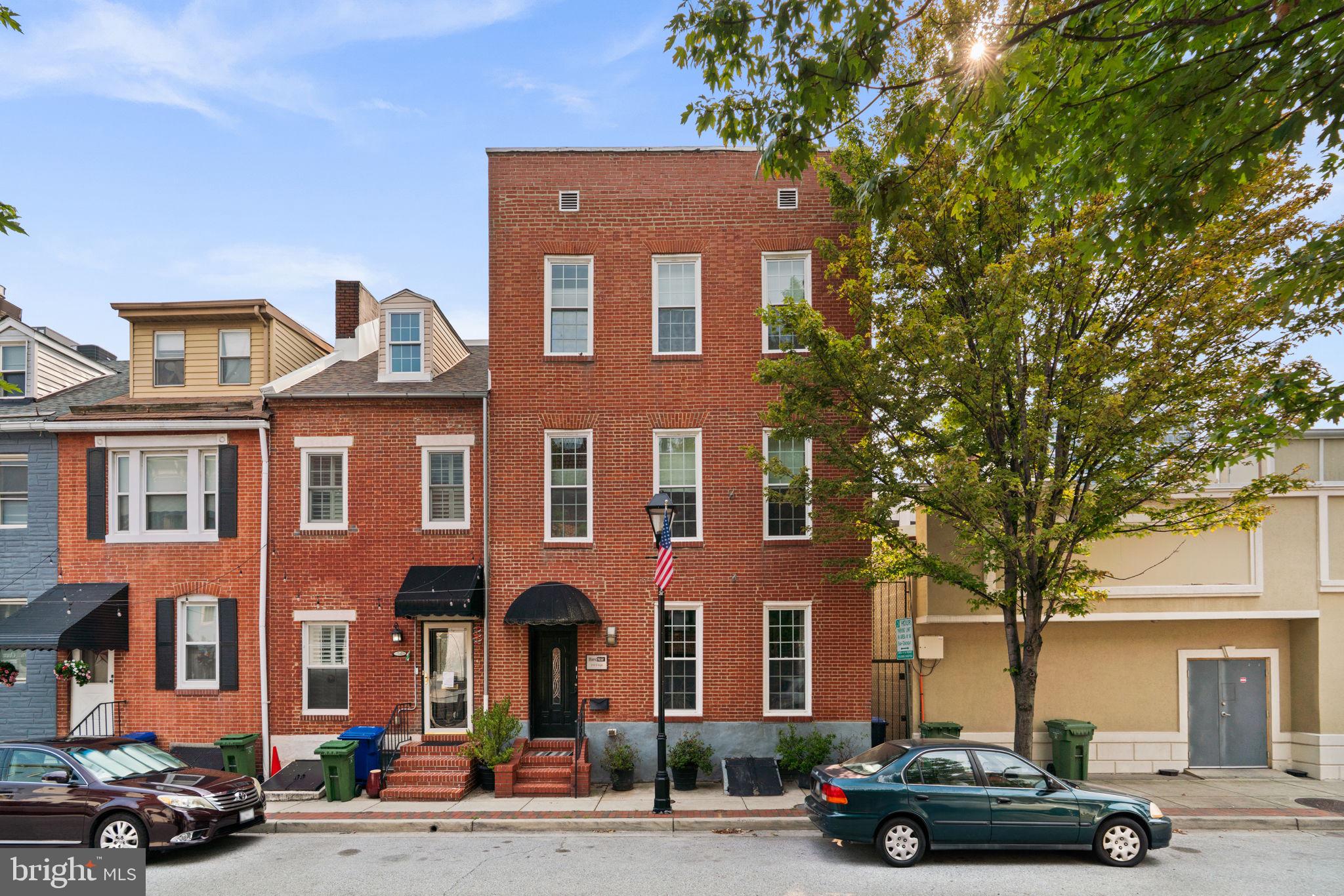 LITTLE ITALY - Commercial Sale