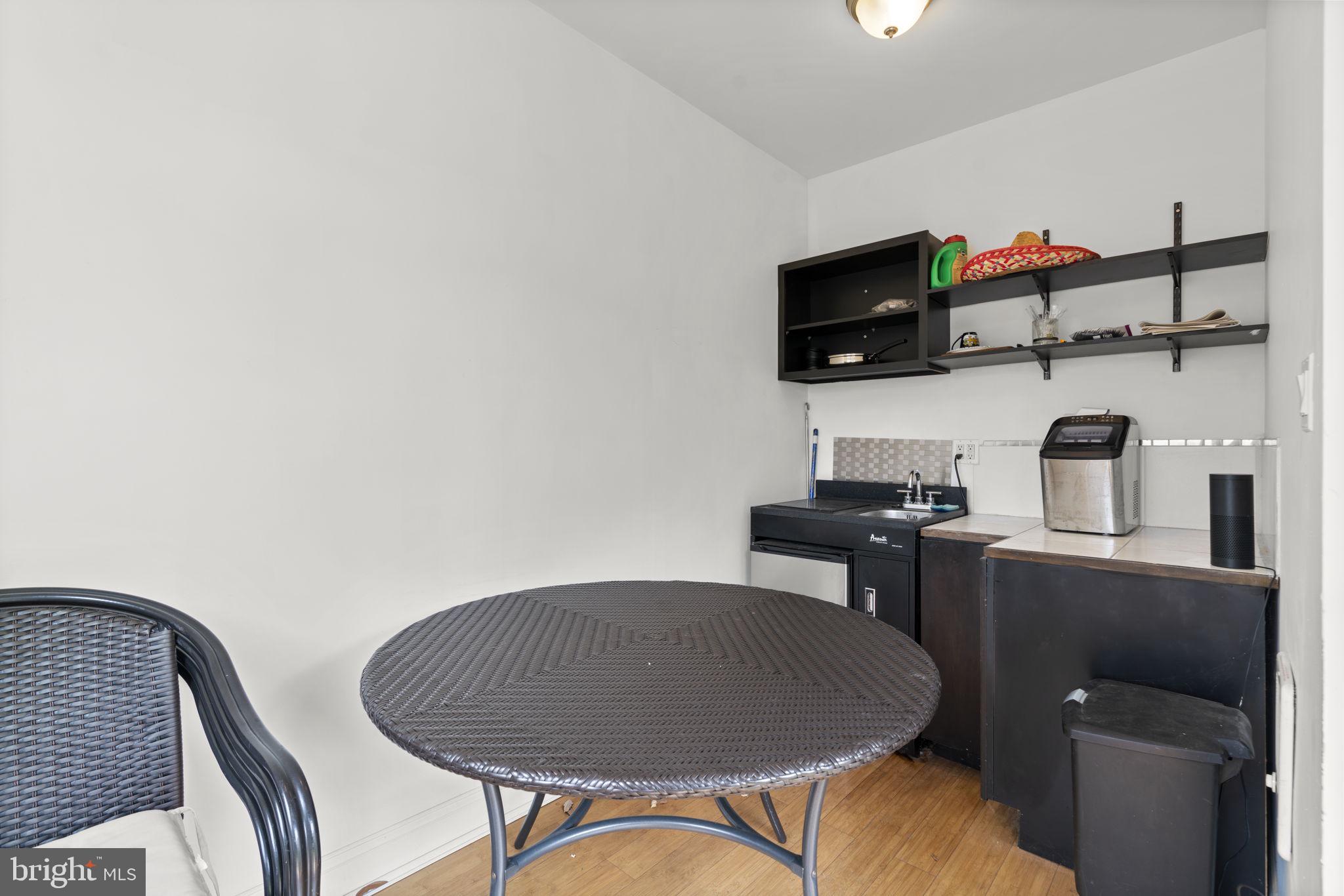 LITTLE ITALY - Commercial Sale