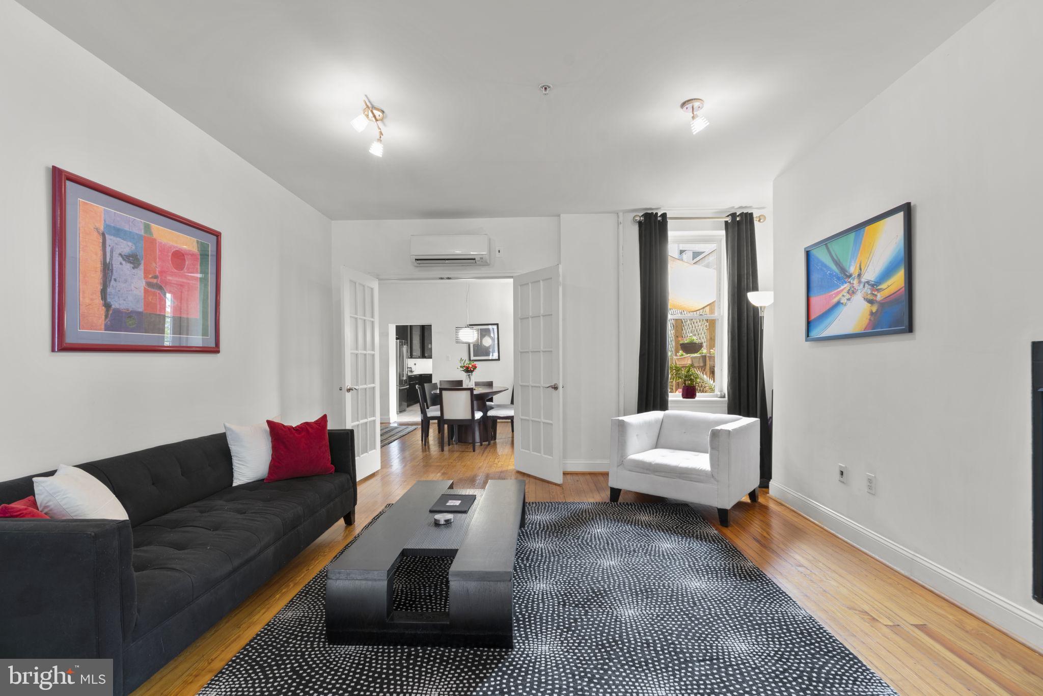 LITTLE ITALY - Commercial Sale