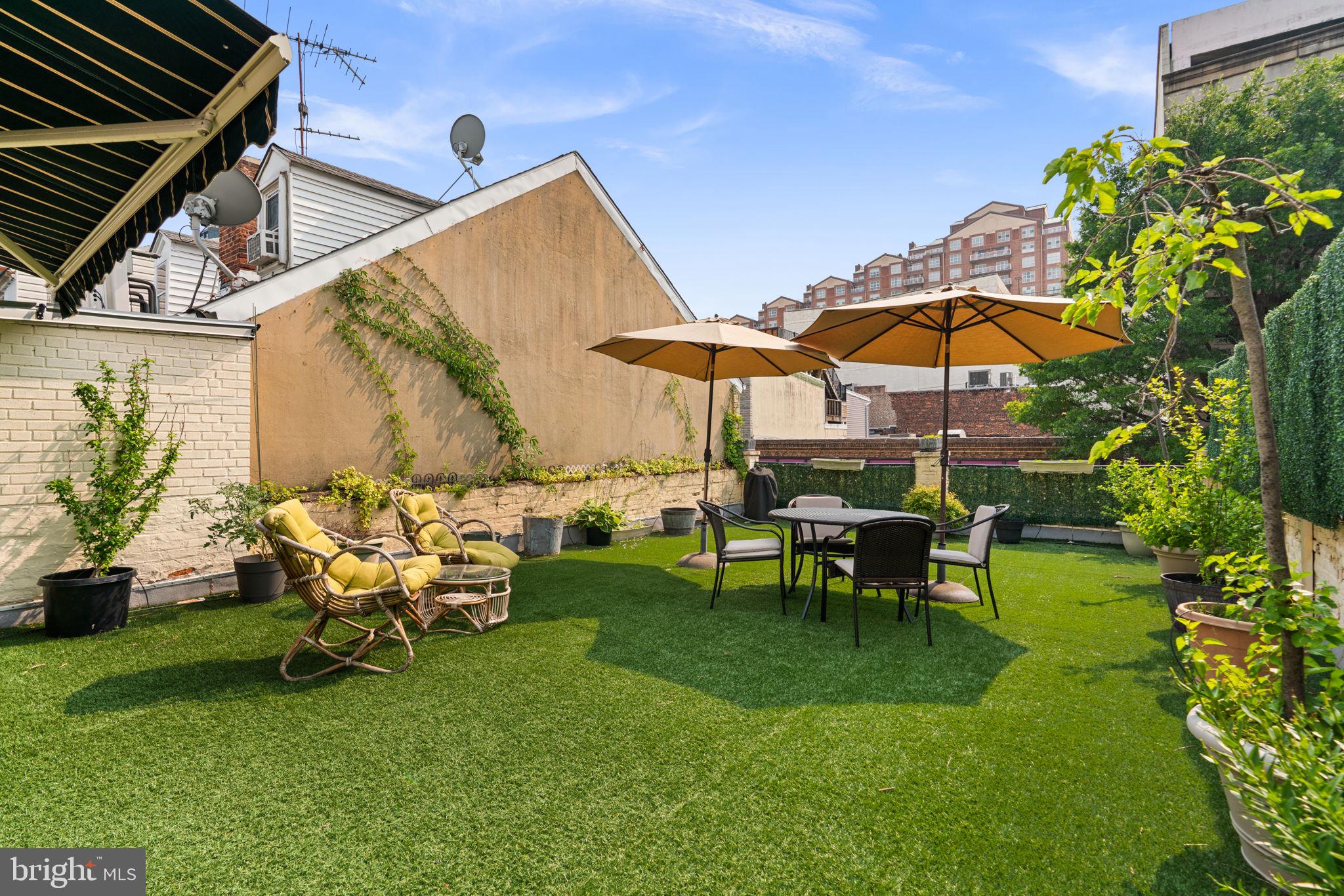 LITTLE ITALY - Commercial Sale