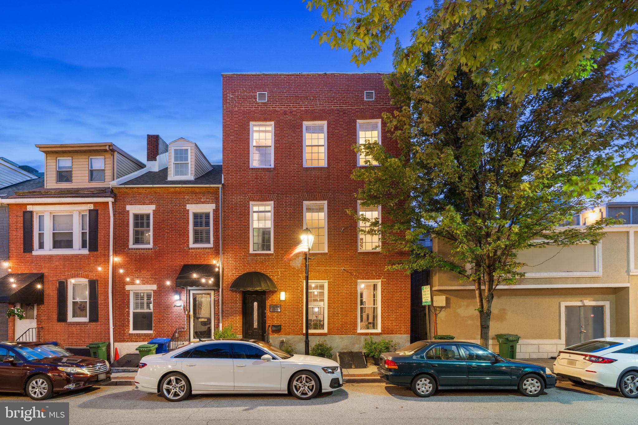 LITTLE ITALY - Commercial Sale
