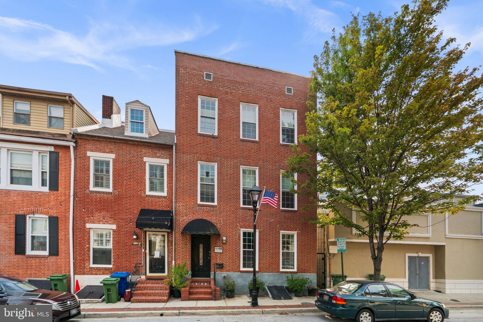LITTLE ITALY - Commercial Sale