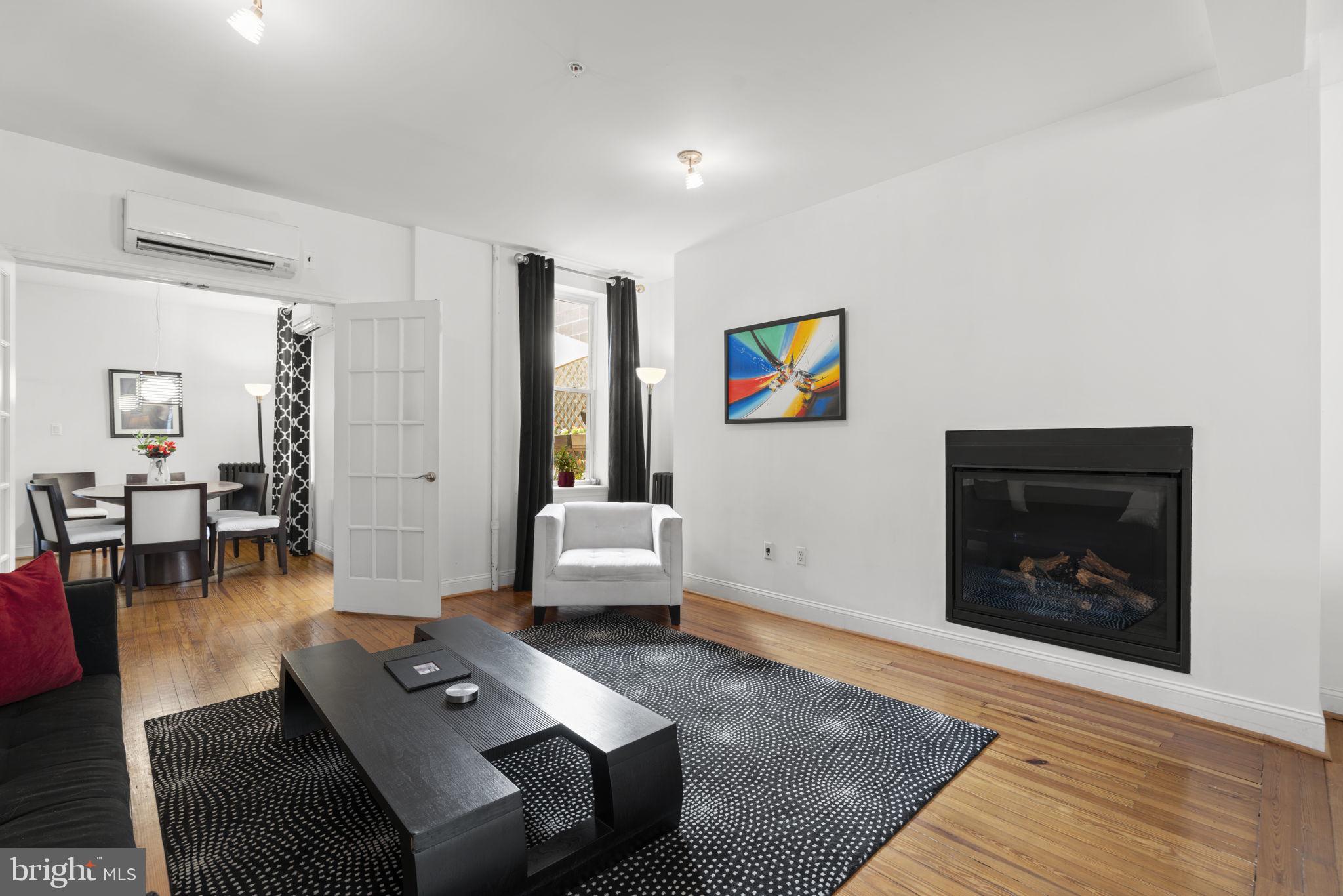 LITTLE ITALY - Commercial Sale