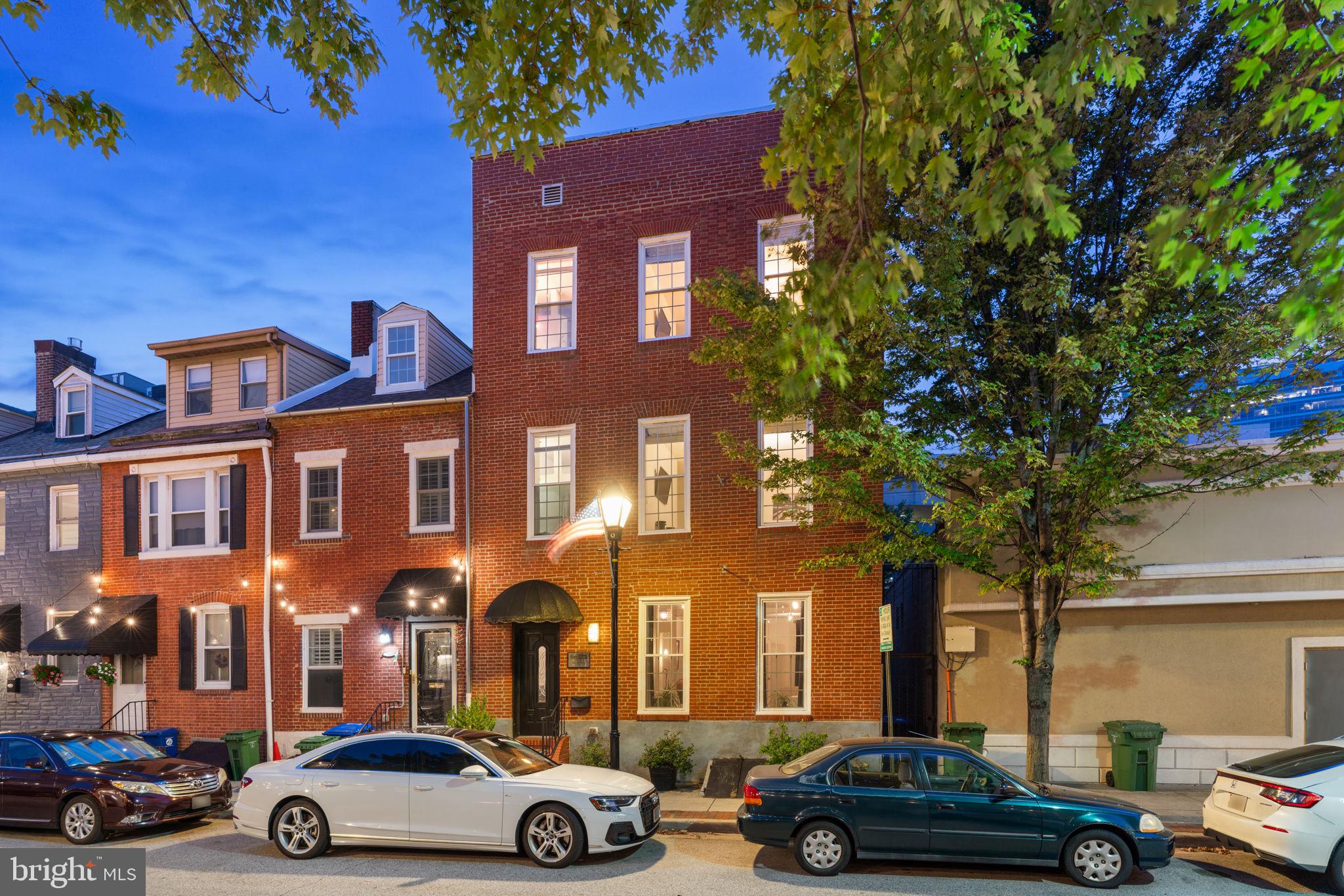 LITTLE ITALY - Commercial Sale