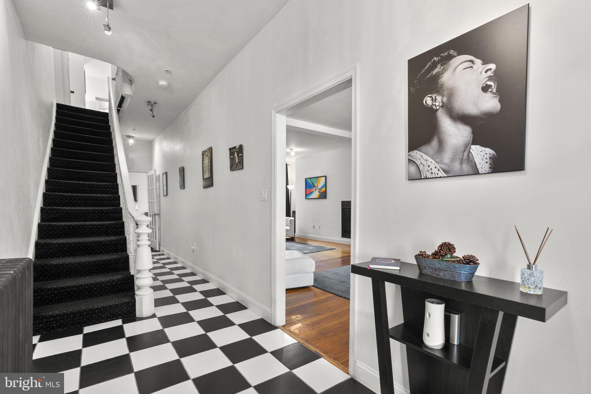 LITTLE ITALY - Commercial Sale