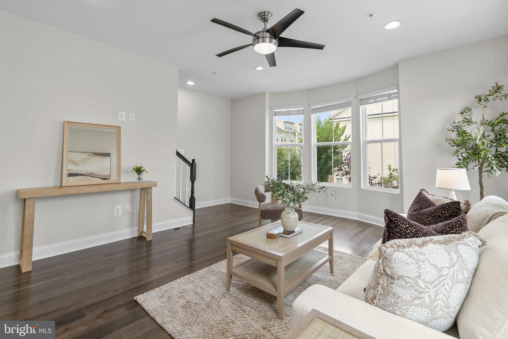 OXFORD SQUARE - Residential