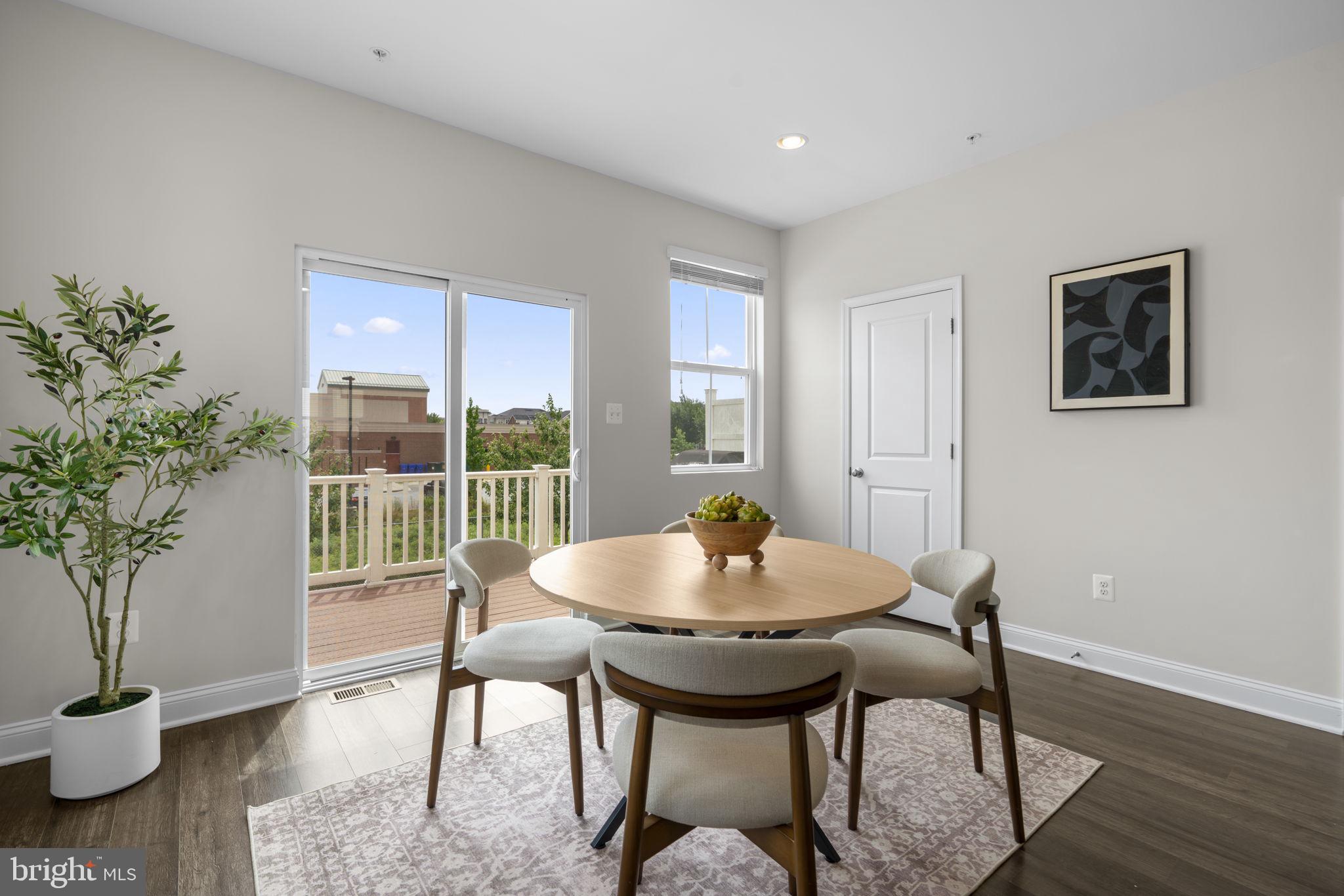 OXFORD SQUARE - Residential