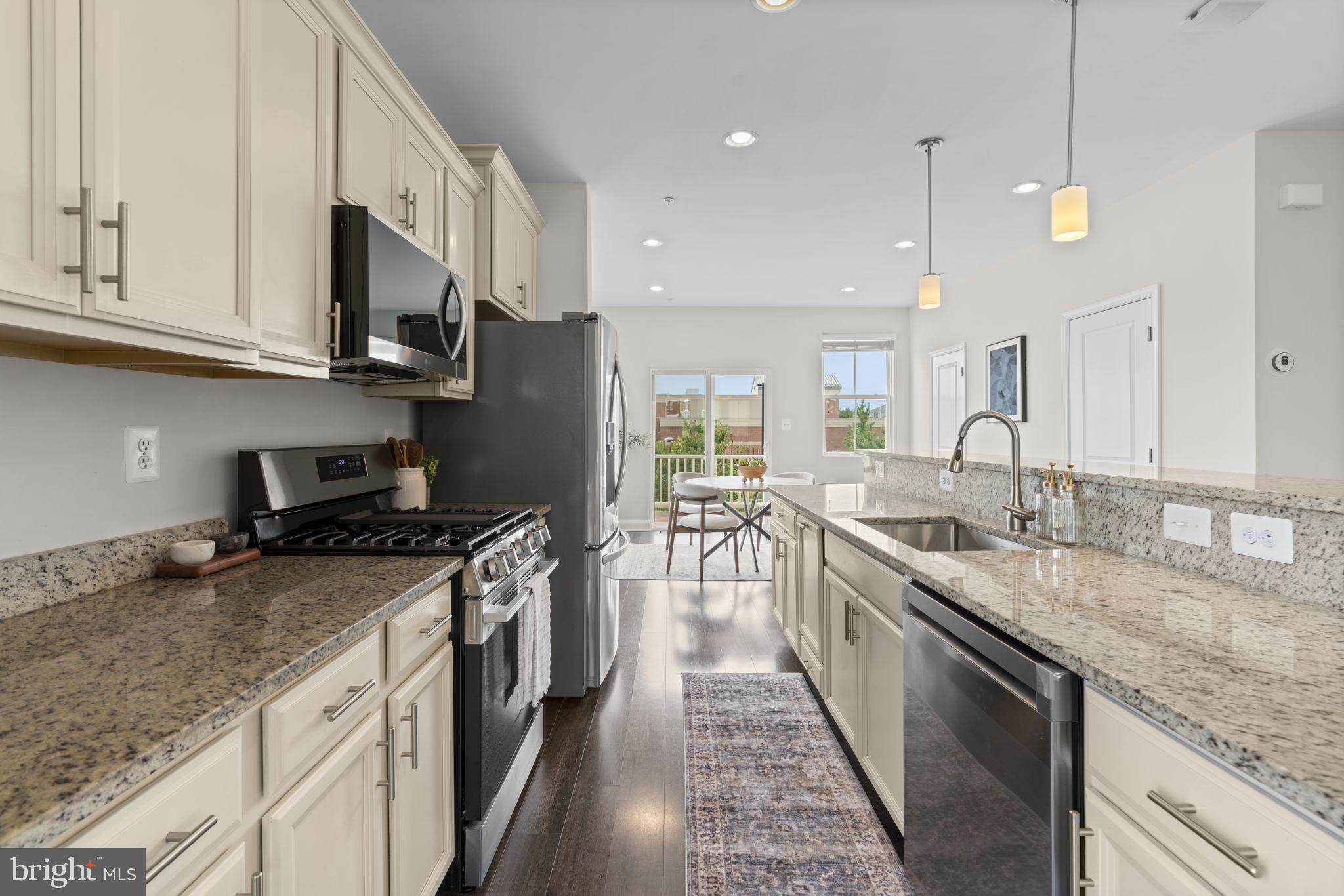 OXFORD SQUARE - Residential