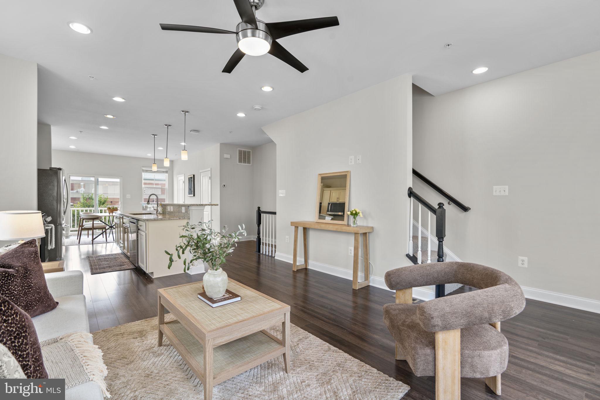 OXFORD SQUARE - Residential