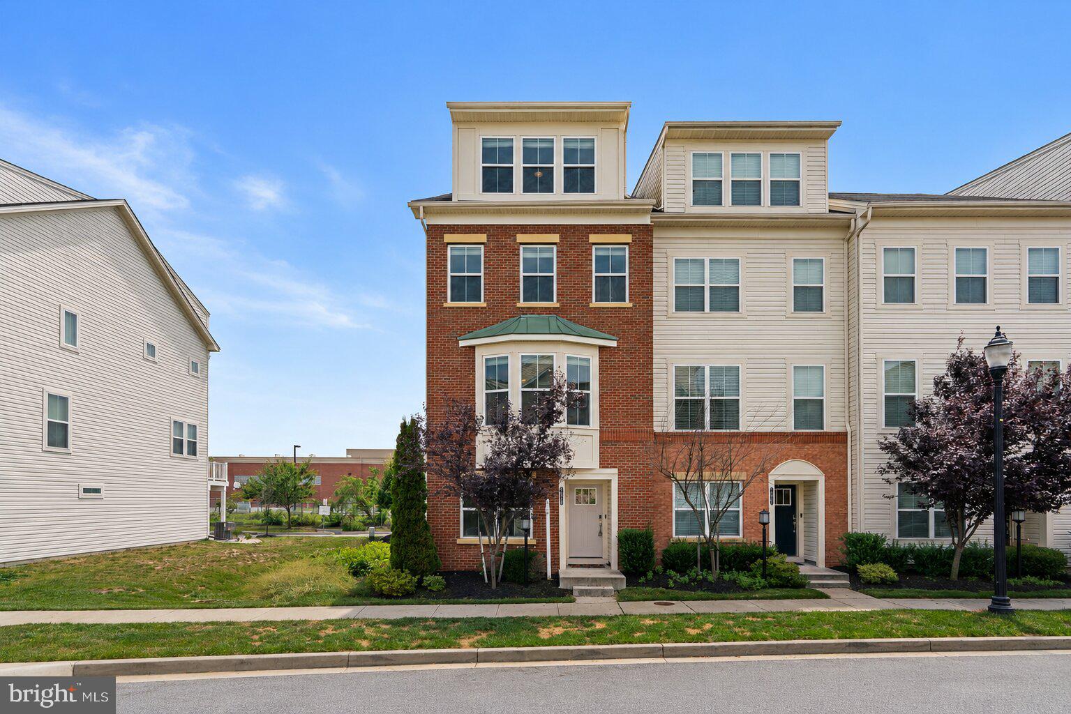 OXFORD SQUARE - Residential