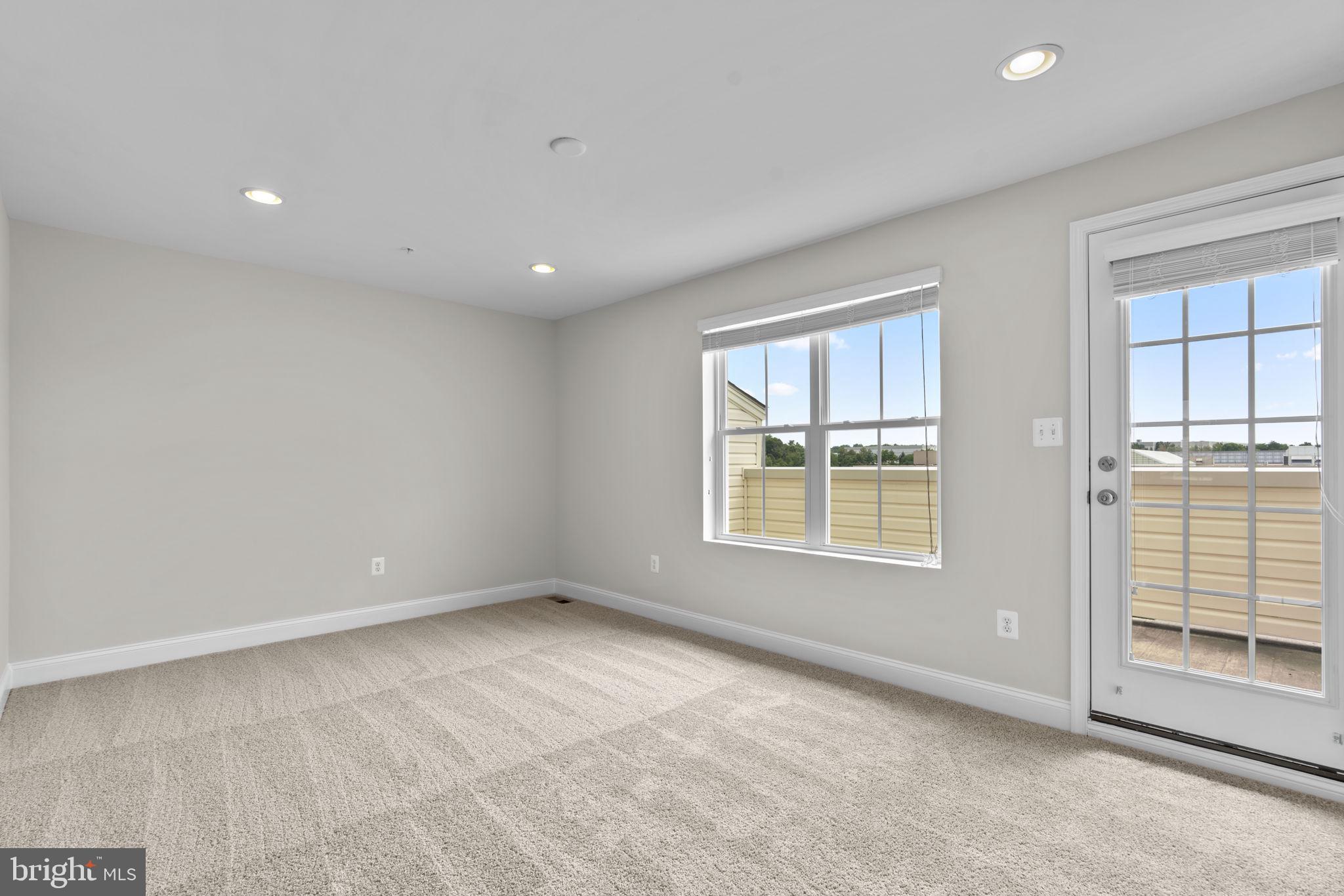 OXFORD SQUARE - Residential