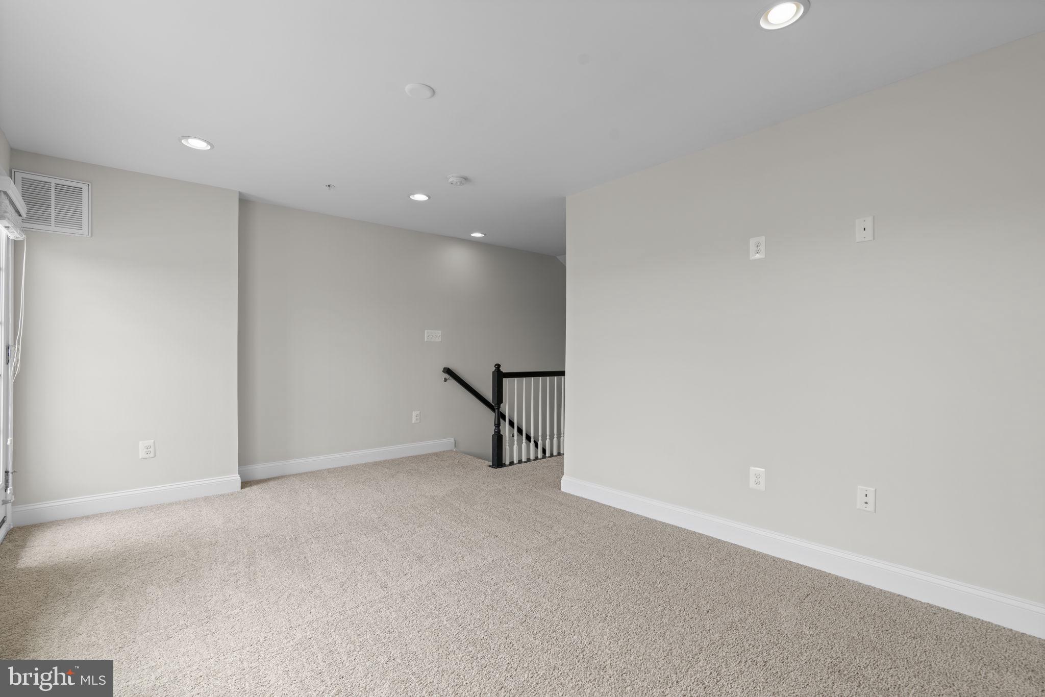 OXFORD SQUARE - Residential